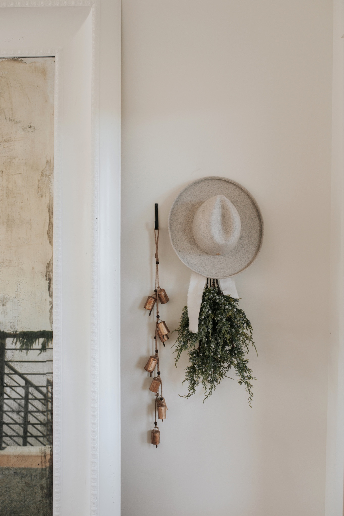 Neutral, Minimal Christmas

Adding a few small touches here and there versus all the hype really feels good this time of year. 

Holiday, Christmas, Scandinavian, Nordic, Neutral, Minimal, Simplistic 