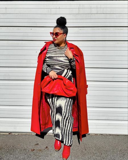 Red is always a good choice❣️
#redtrenchcoat #redboots #redhandbag #zebraprintdress