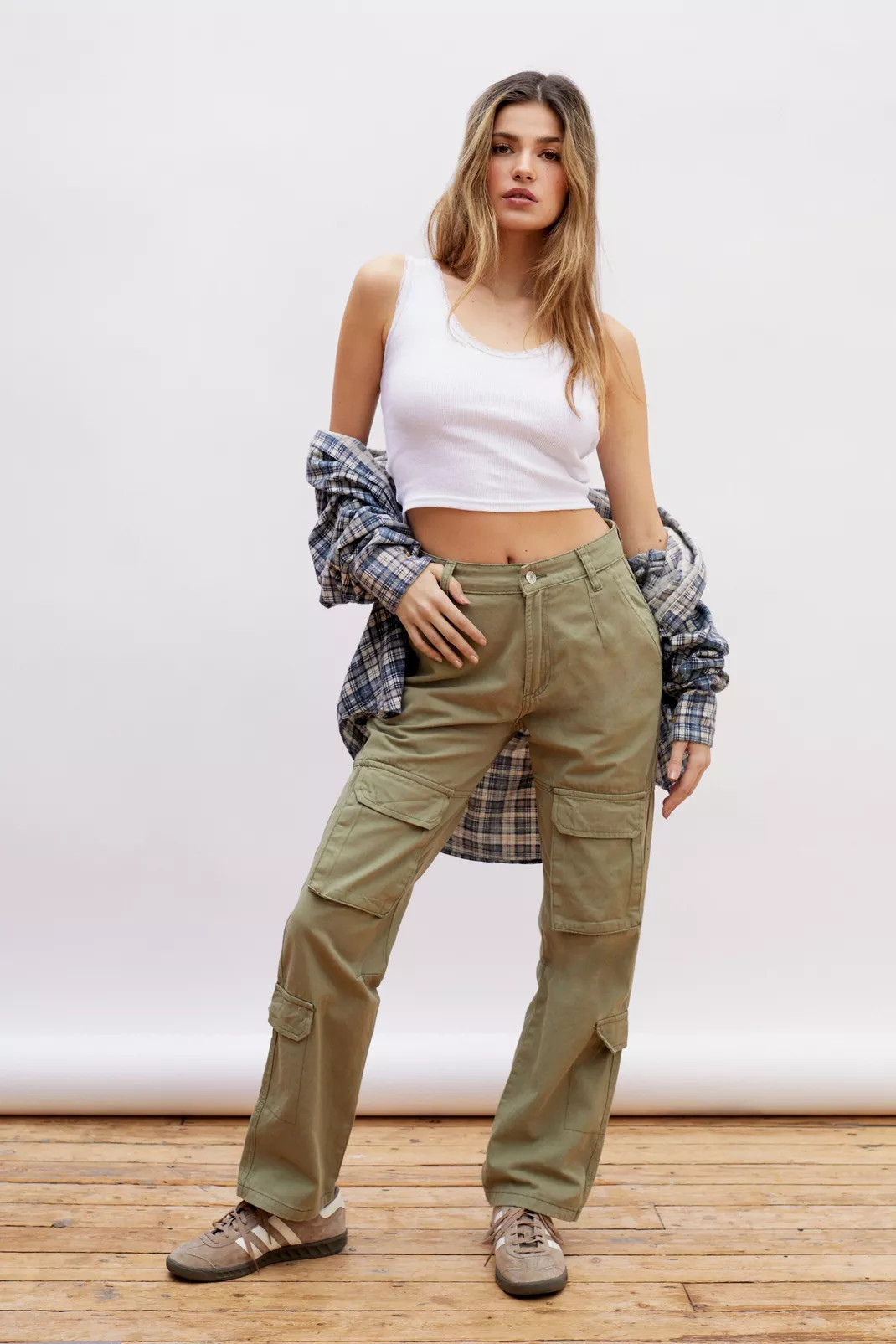 Mid Rise Multi Pocket Twill Cargo Pants | Nasty Gal (US)