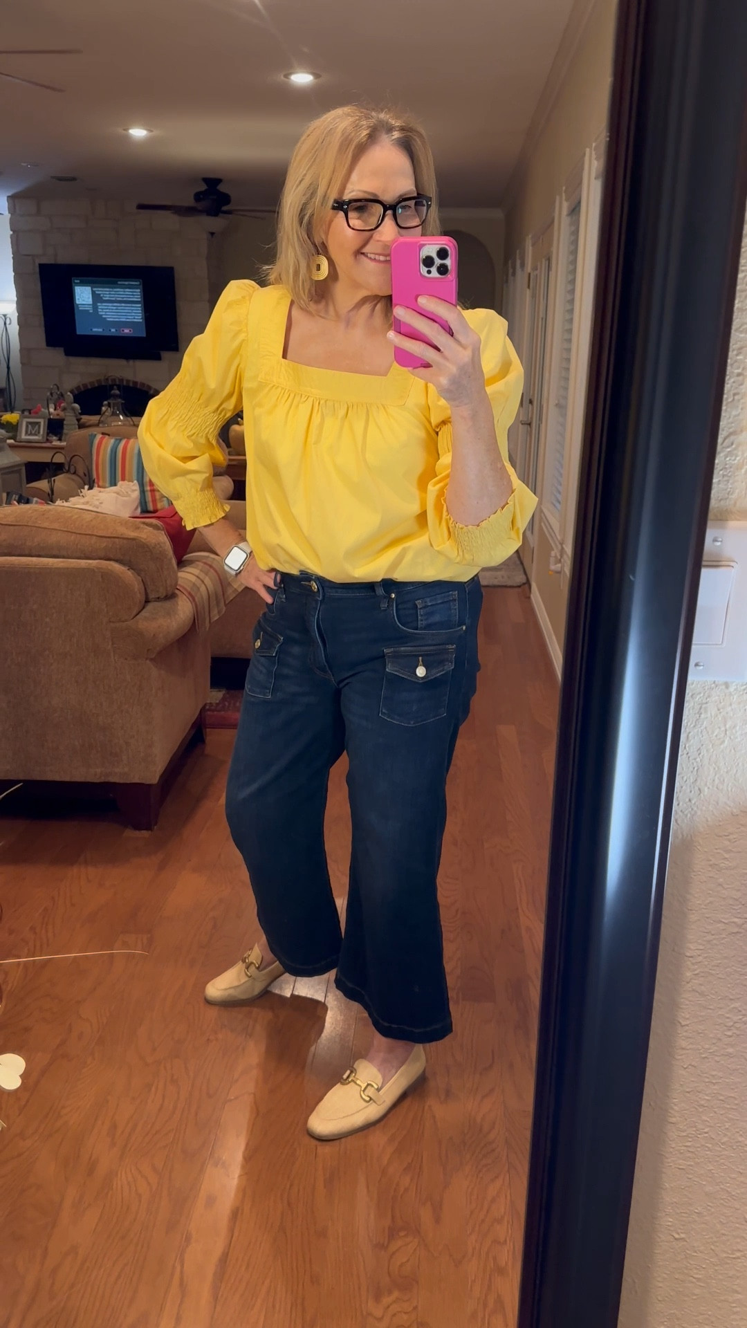 Happy weekend! If you haven’t snagged these jeans from Kutfrom the Cloth what are you waiting on? They are a classic cropped wide leg . They are my go to comfy jeans! Order your usual size.

#LTKStyleTip #LTKWorkwear #LTKFindsUnder100