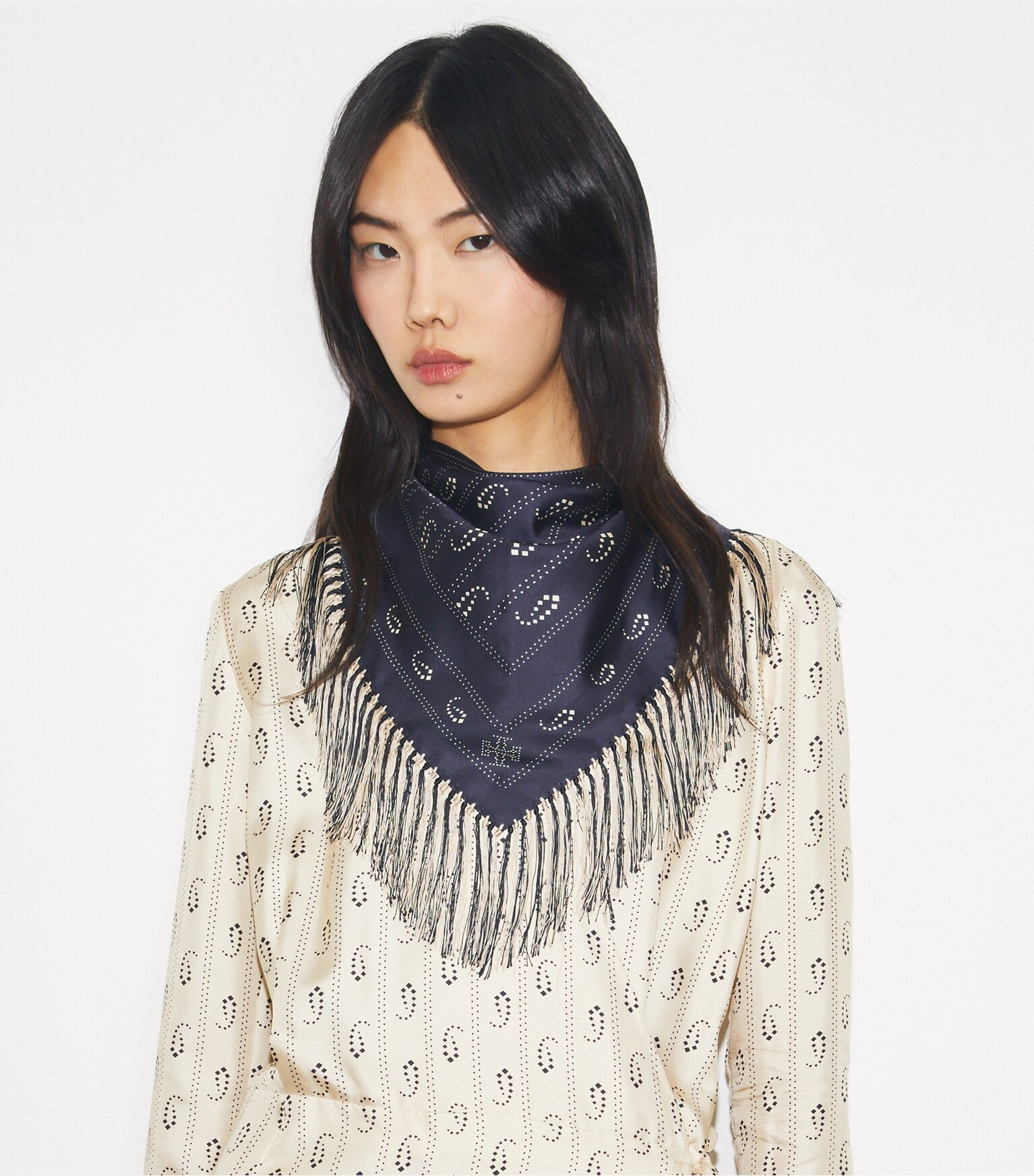 SILK TRIANGLE SCARF | Tory Burch (US)