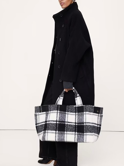 A gorgeous airplane tote.

#LTKTravel #LTKOver40 #LTKmomlife