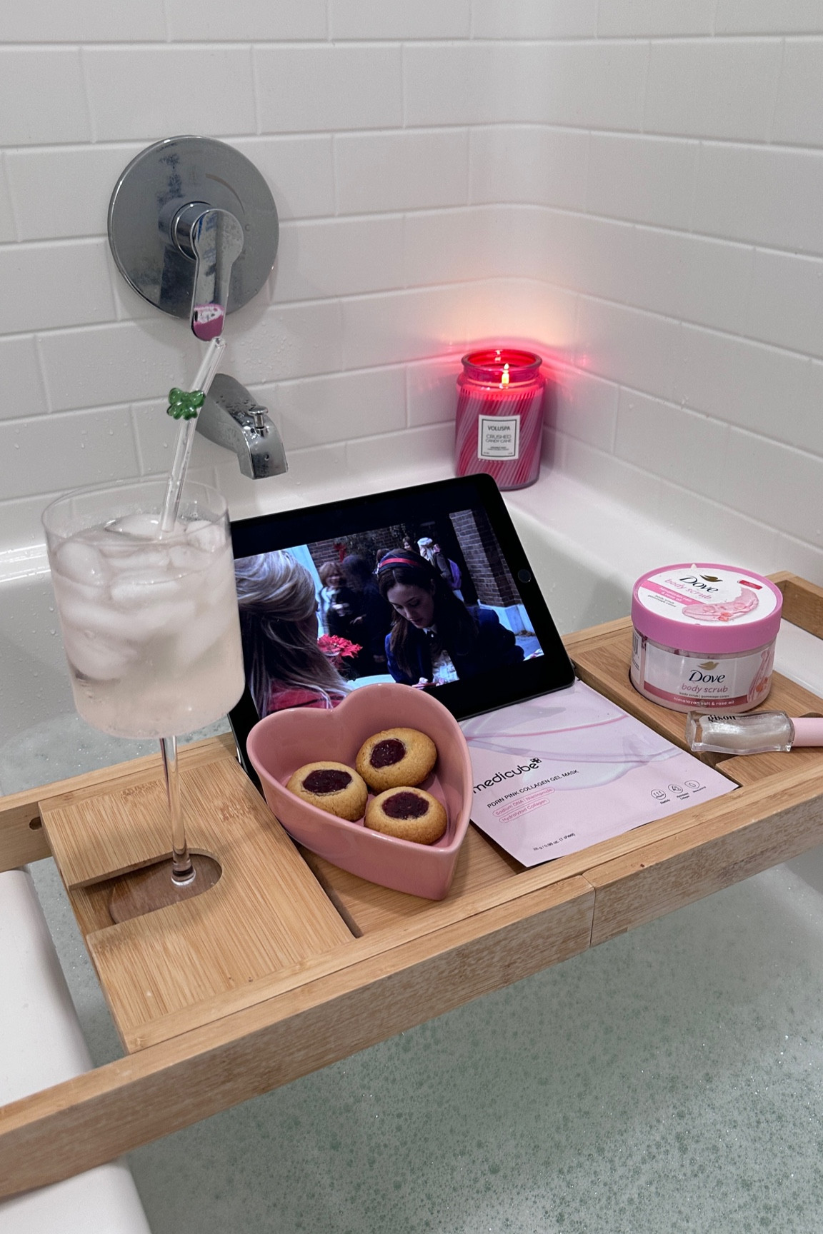 Cozy Christmas Bath 🎄🛁🕯️

#LTKHome #LTKHoliday #LTKSeasonal