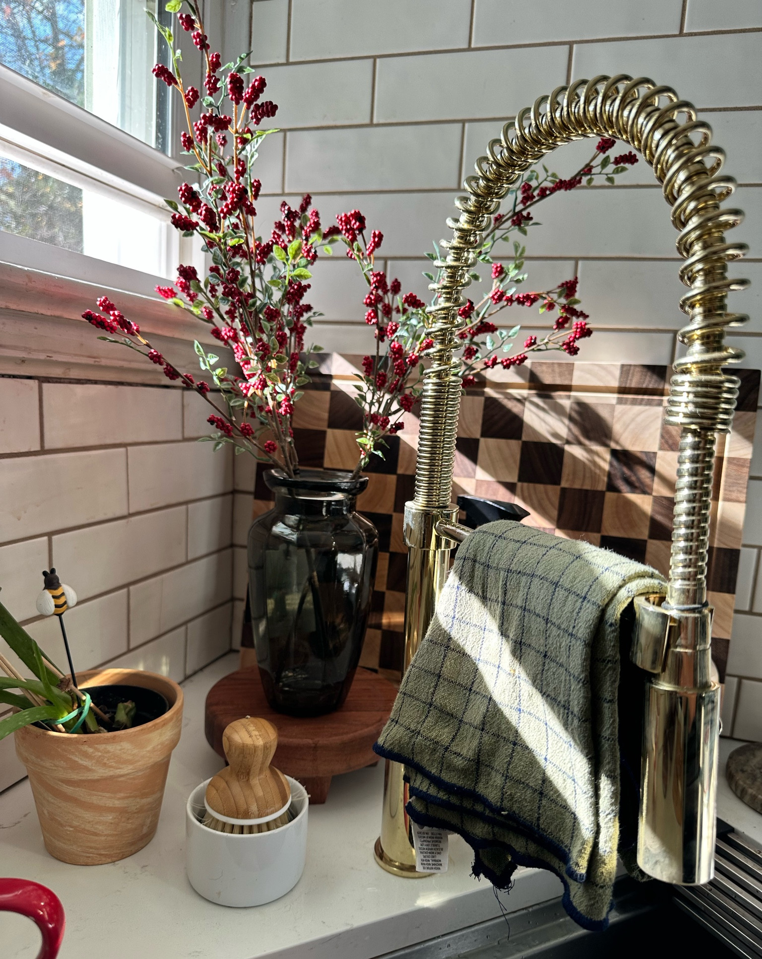 It’s all about the little accents 🤌🏼

Christmas kitchen sink decor ♥️

#LTKSeasonal #LTKHoliday #LTKHome