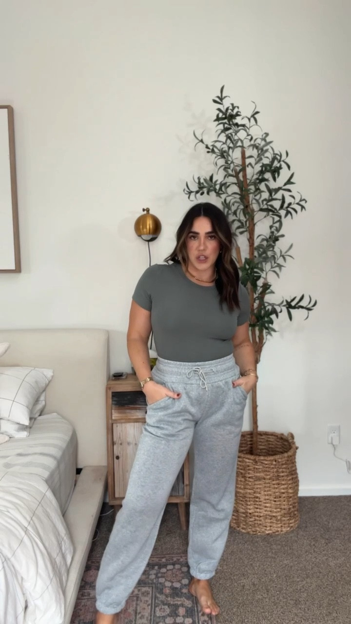 The most perfect sweatpants ever! Loungewear, comfortable every day look , midsize, mom style, apple shape, Amazon fashion 

#LTKSeasonal #LTKMidsize #LTKStyleTip
