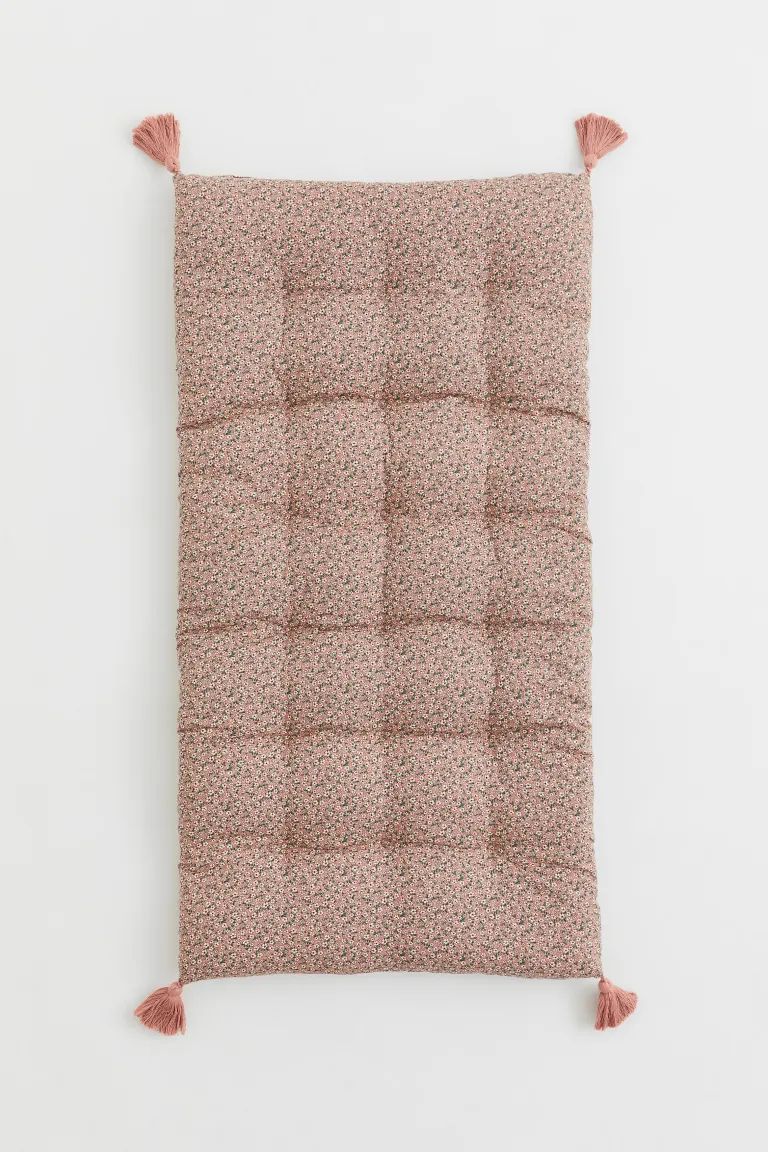Rectangular tasselled cushion | H&M (UK, MY, IN, SG, PH, TW, HK)