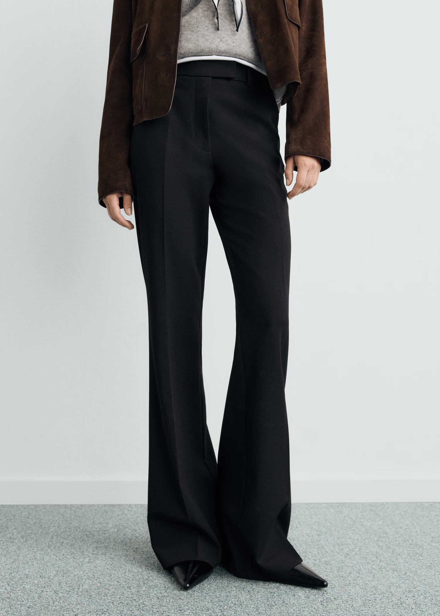 Mid-rise flare trousers | MANGO (UK)
