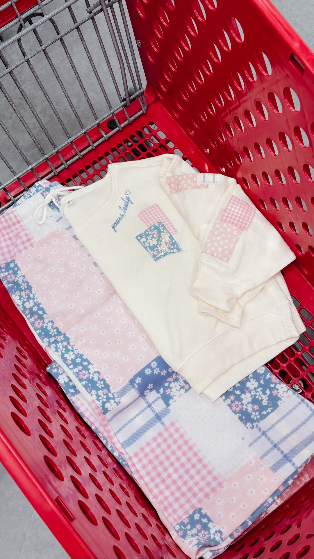 Cute new arrivals at Target 💞✨ Loving this lounge wear! The patchwork detail is so cute!



#LTKFindsUnder50 #LTKActive #LTKgrwm