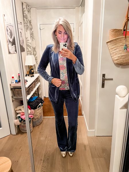 Outfits of the week

Tall, blue velvet matching suit consisting of a supple blazer and flared leggings (tts) paired with a mesh top and golden booties  



#LTKSeasonal #LTKworkwear #LTKeurope