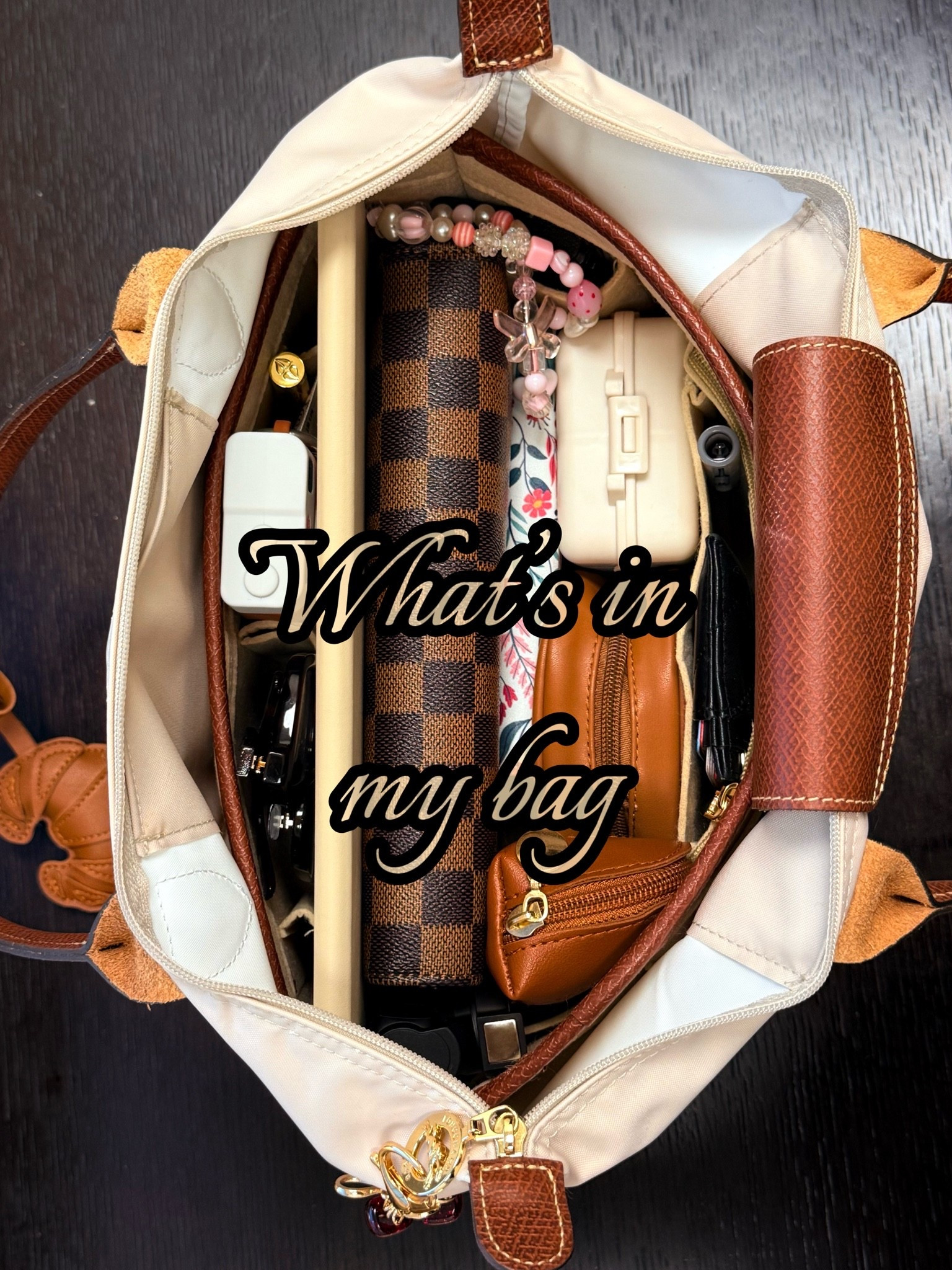 What’s in my bag 👜✨

#LTKBeauty #LTKHome #LTKselfcare