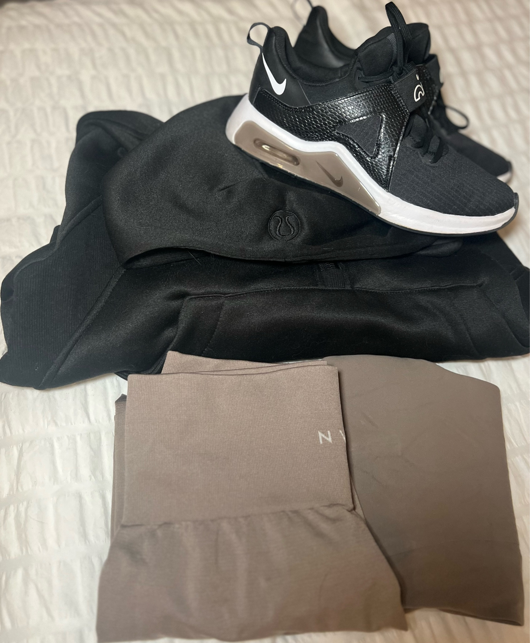 Today’s gym fit 🤗 

FUN FACT: I love when outfits match perfectly like this, it makes me feel so confident 🤩

Leggings: NVGTN shape seamless leggings in color taupe

#LTKU #LTKfitness #LTKstyletip