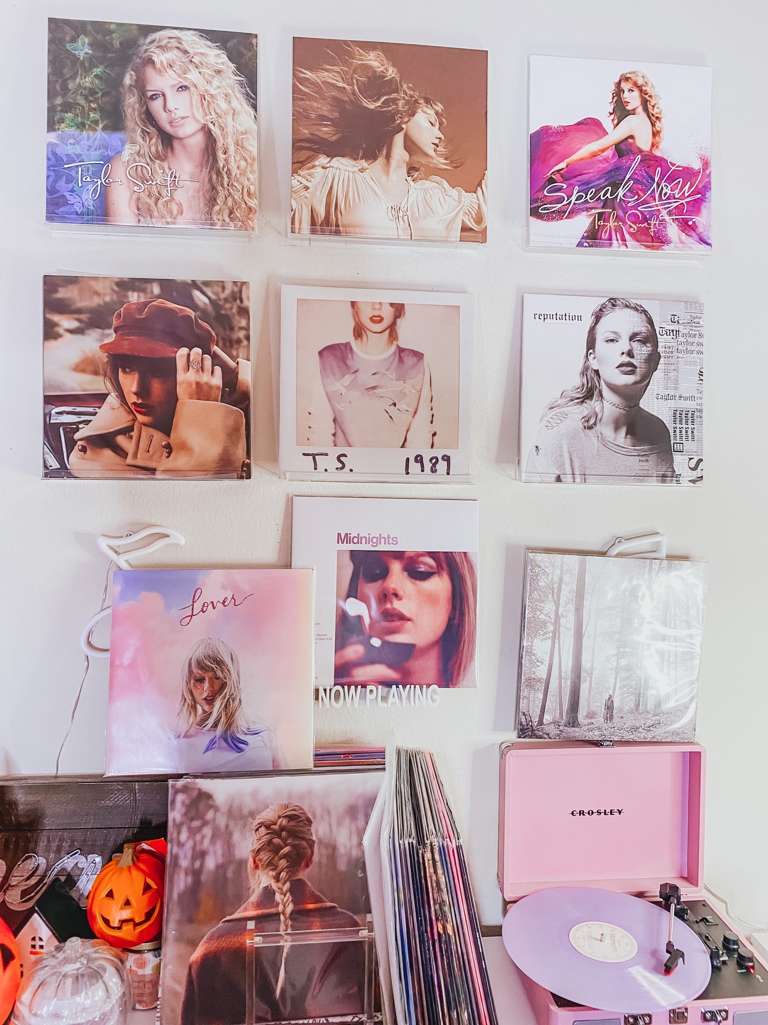Taylor Swift Vinyl Wall! 👀💿 I’m so happy with my fall setup including all of my Taylor Swift’s albums displayed on my wall. I have all of her albums and I proudly hung them up! 💜 I added Midnights and waiting on more of the vinyl variants for it. 💚 It’s so exciting to have her whole discography and I had to share! Would you ever collect all her albums on vinyl or maybe cd? 🤔