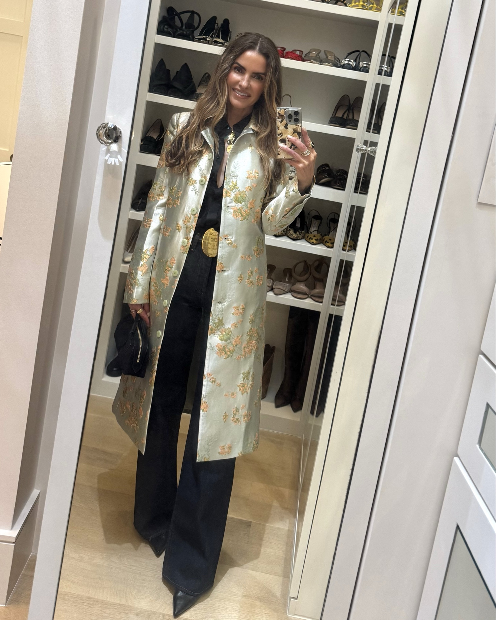 saturday night date night & we’re off to @stmartinswinebistro w sweet friends 🥝🥝

wearing your next fav pair of denim that i literally can’t stop wearing! the perfect dark color, slightly slouchy (but not too much just the right amount) & straight fit

runs slightly big im wearing a 24 here but i also have a lighter color in a 25 for a little more slouchy look as well! 

+ my beautiful brocade coat, black blouse for less, belt, heels & bag too!  


#LTKSaleAlert #LTKootd #LTKWorkwear