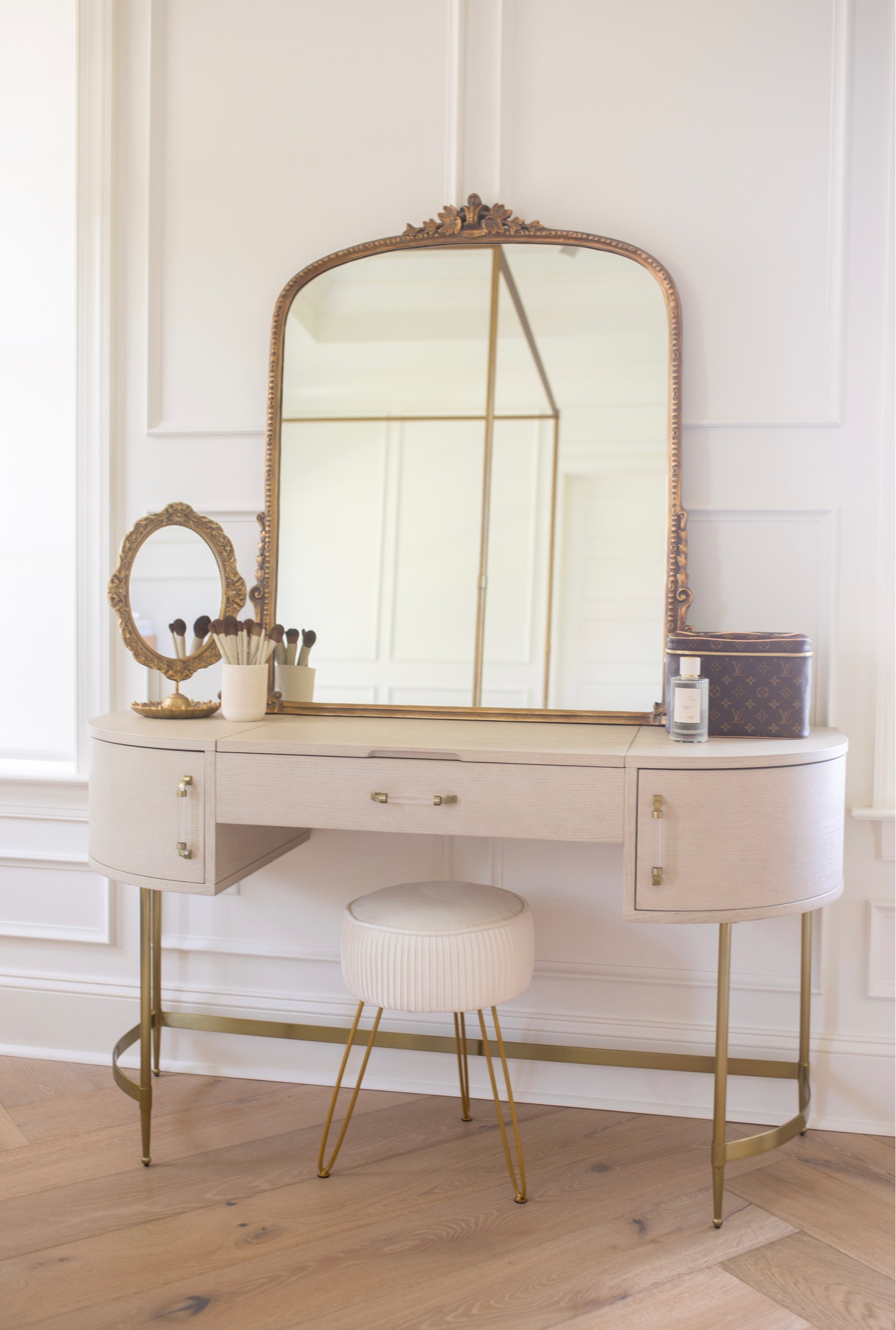 Vanity decor and organization 

Bedroom vanity, makeup organization, Anthropologie vanity, Anthropologie home, Anthropologie finds, amazon finds, amazon home, vanity stool, neutral home decor, gold mirror, primrose mirror 

#LTKhome #LTKunder100