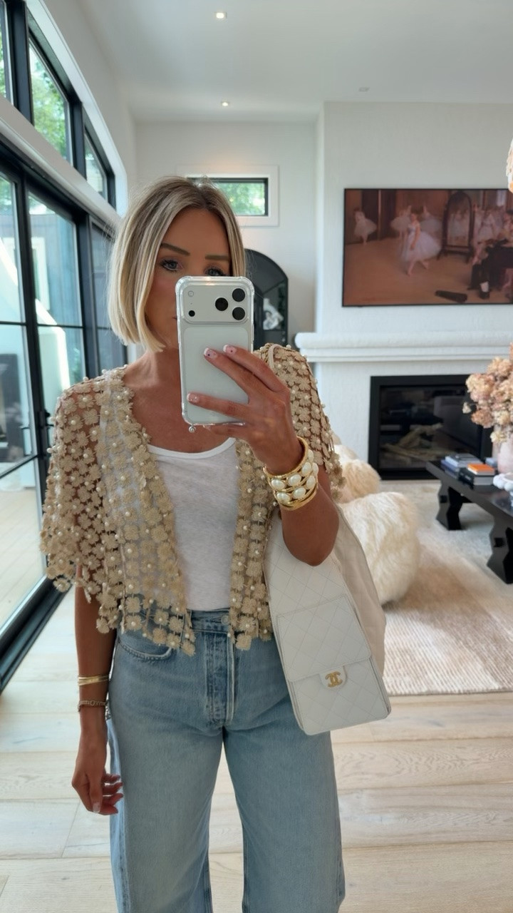That perfect little layer! 😍😍😍 exact denim linked too