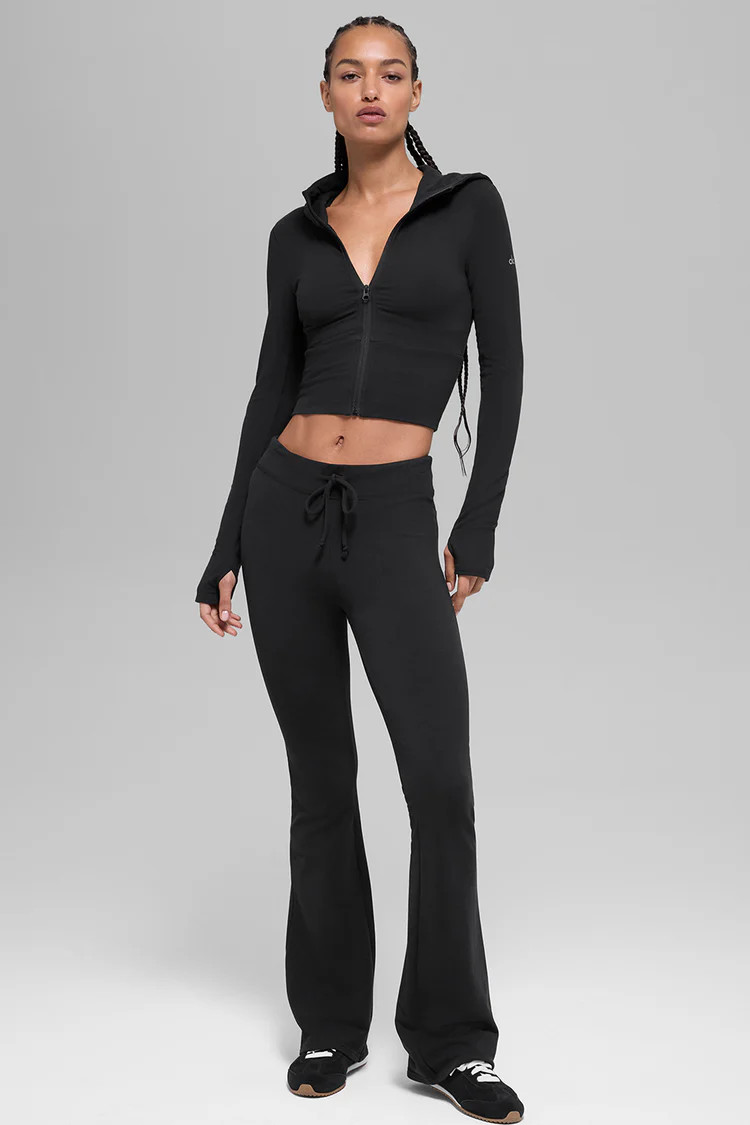 Model is 5’10 wearing SModel is 5’10 wearing SWearing Size SmallModel is 5’10, with a 34”... | Alo Yoga