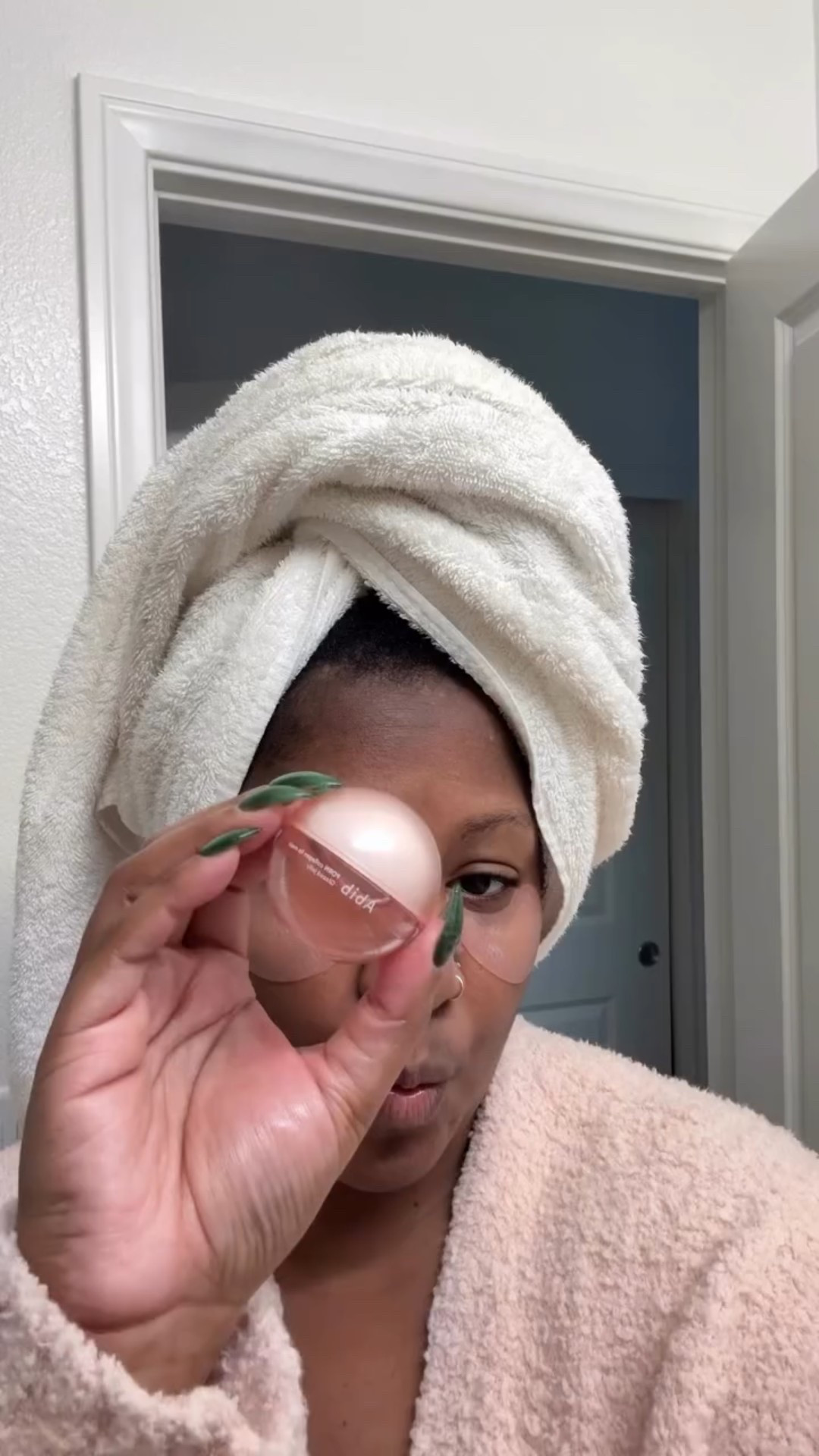 Glazed, pillowy lips loading… 💋✨
Been ending my nights with the Abib PDRN Collagen Lip Mask and waking up with the softest, most hydrated lips ever. This jelly balm is giving Korean lip care luxury — smoothing flakes, healing dryness, and leaving that glazed-butter glow.
Overnight magic = unlocked