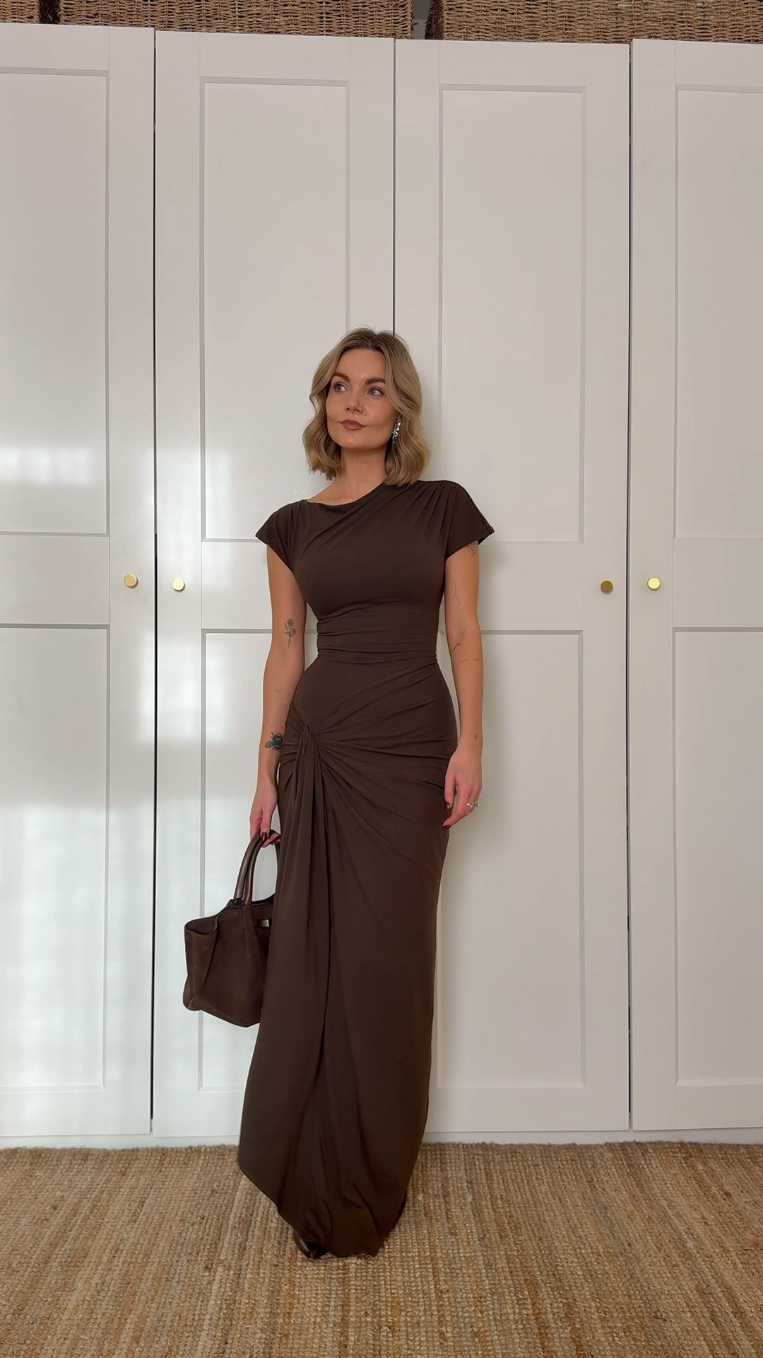 This dress is magic 🐻✨ 

.
.
.
#browndress #autumnstyle #autumnoutfit #datenight #maxidress 

#LTKdatenight #LTKautumn #LTKuk