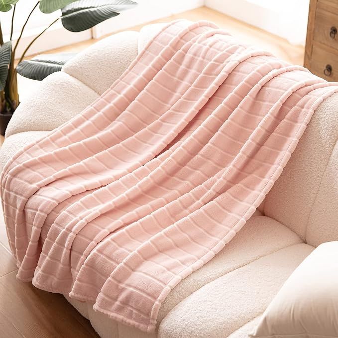 Bertte Plush Throw Blanket Super Soft Fuzzy Warm Blanket | 330 GSM Lightweight Fluffy Cozy Luxury... | Amazon (US)
