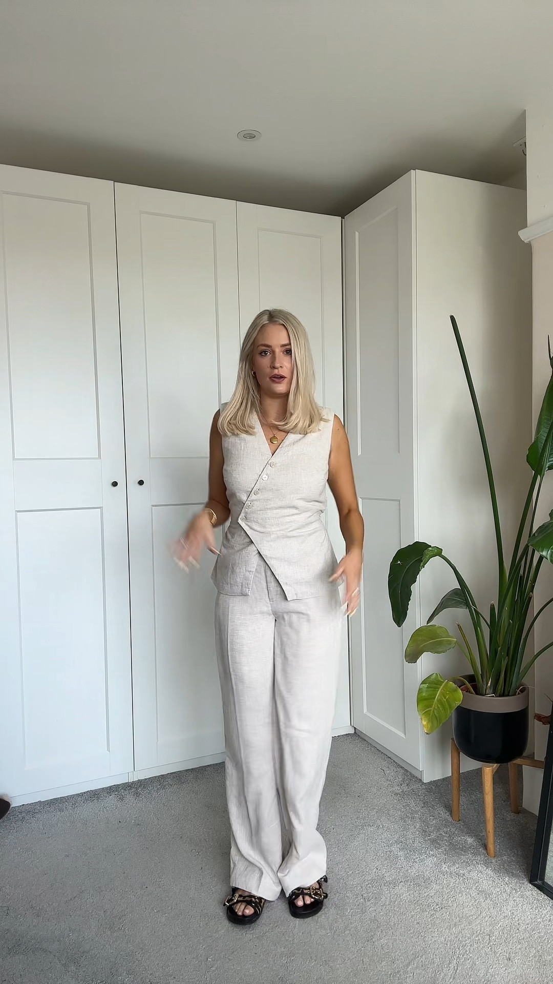 Currently 30% off the top and 40% off the trousers - code AFHELENA Whole set comes in other colours too! 

Linen waistcoat, linen trousers, waistcoat set, co ord, spring outfit 