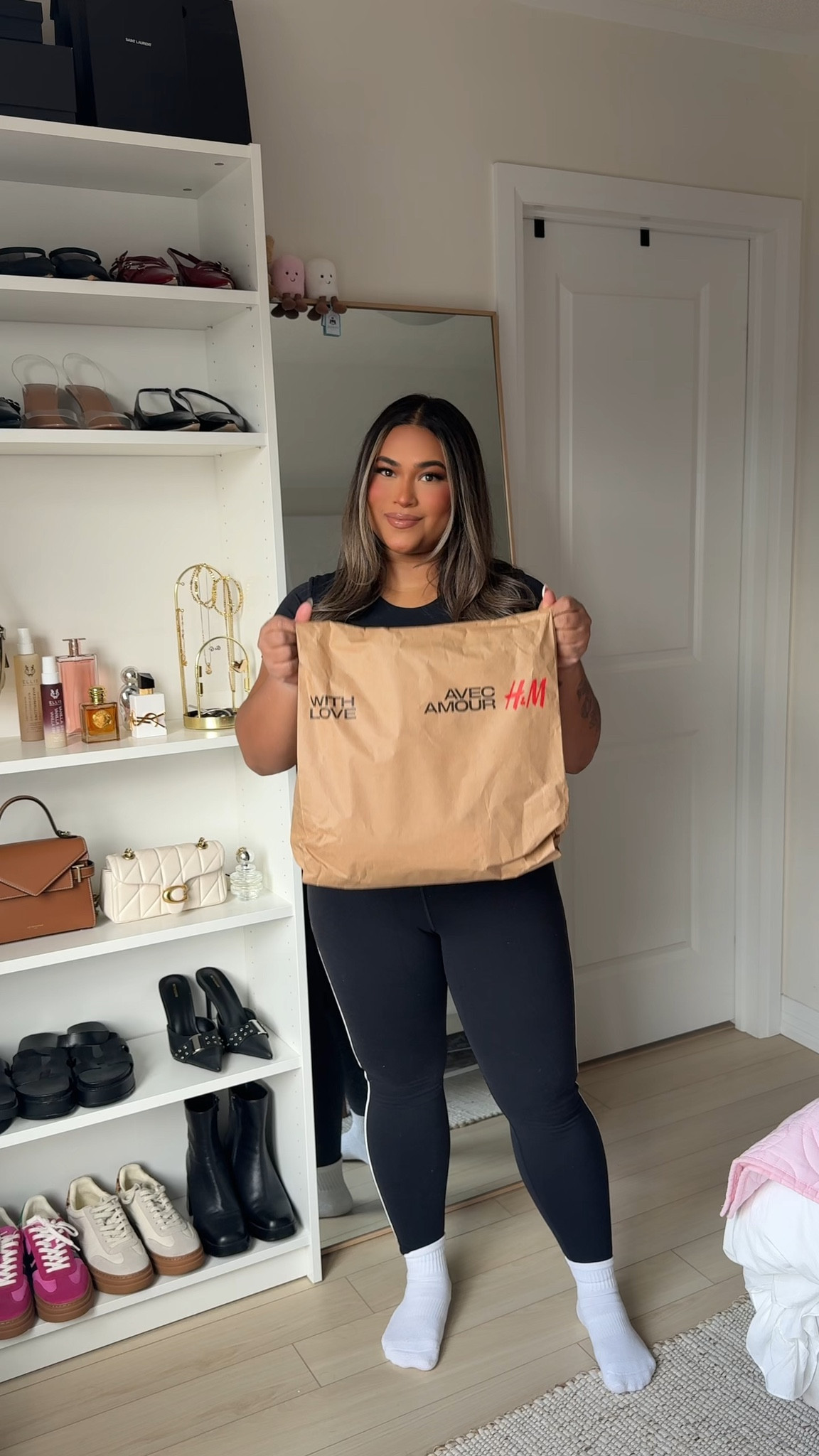 Fall/Winter H&M haul for my midsize, curvy girls 🤎🍂
Lots of brown tones, cozy layers, and flattering pieces for the fall and winter months.
Neutral lovers… this one’s for you ✨
#hmhaul #hmstyle #midsizefashion #curvyfashion #fallfashionhaul #winterstyle

⸻

📏 Sizing Info

Jeans — Size 12
Sweatshirt — XL
Cargo Skirt — Size 14
Barn Jacket — Large
Maxi Dress — Large


#LTKMidsize #LTKootd #LTKgrwm