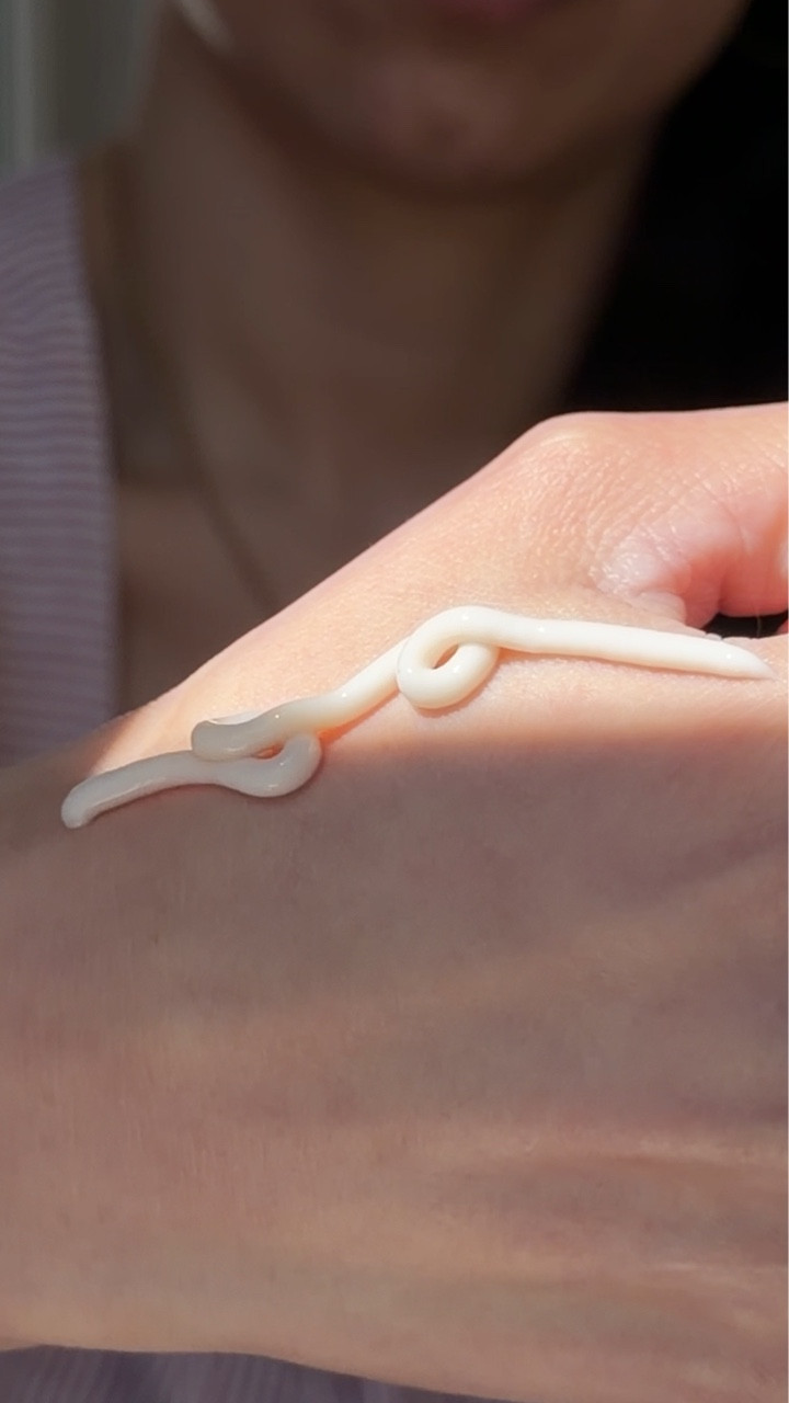 Firming Moisturizer and honestly… it’s giving soft glow + subtle firming.

The texture is lightweight but still feels nourishing , not greasy at all. It melts into the skin really nicely, which makes it perfect for layering in a routine without feeling heavy.

⚠️ Since it has retinol, I prefer using it at night
🚨 You’ll need SPF during the day

@beautyofjoseon_official 

I received this product for free from Picky and Beauty of Joseon in exchange for my honest review.

#easyretinol #retinol #acne #retinolcream