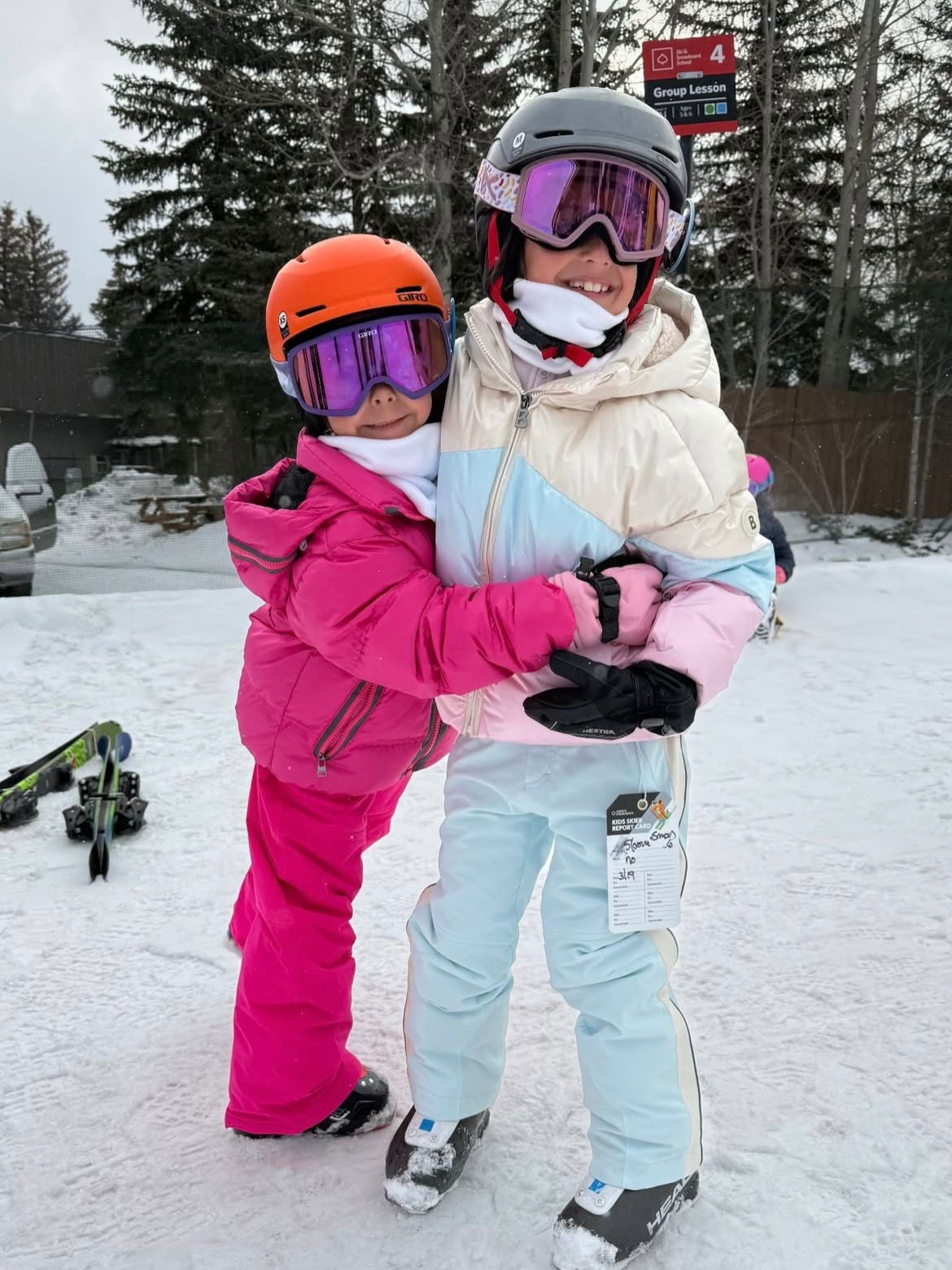 The girls’ ski looks! 🎿