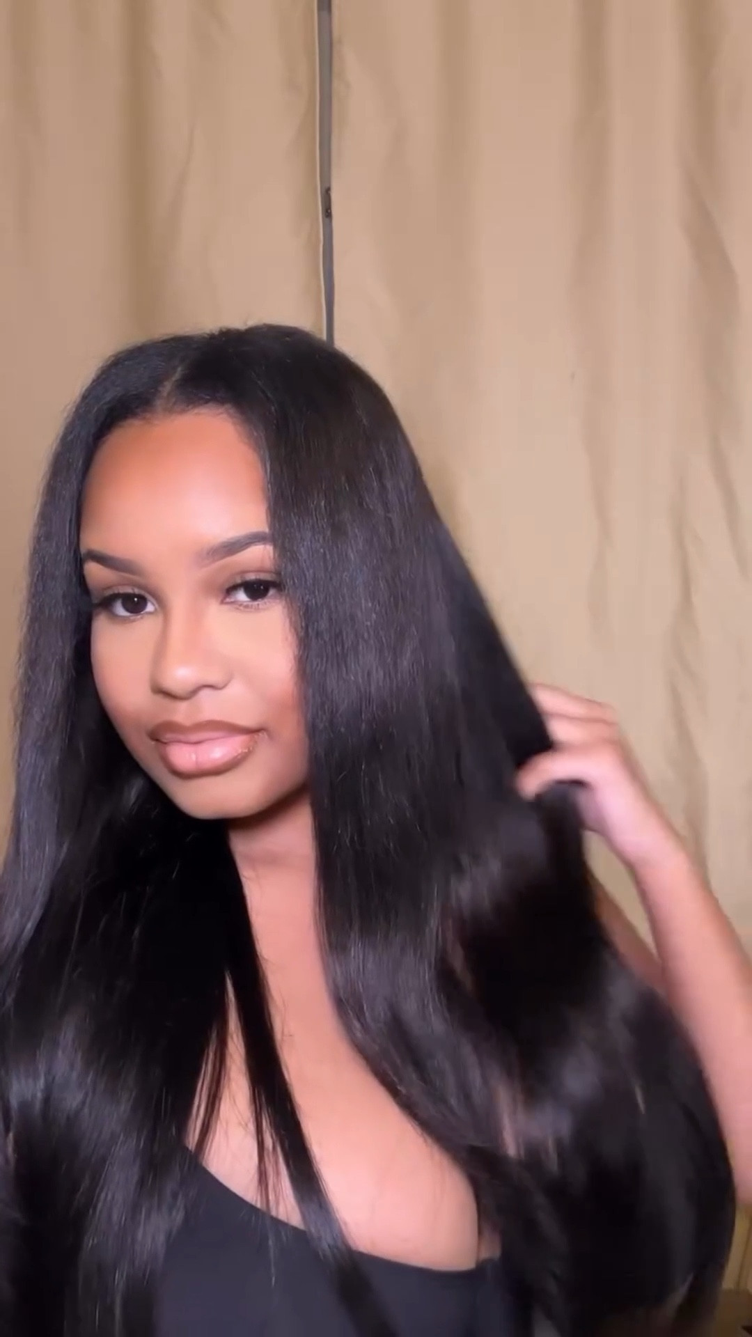 Seamless install. Shop quality bundles at @herhaircompanyinc 🖤 “KMZ10” to save!

#beauty #herhaircompany #brazilianhairbundles