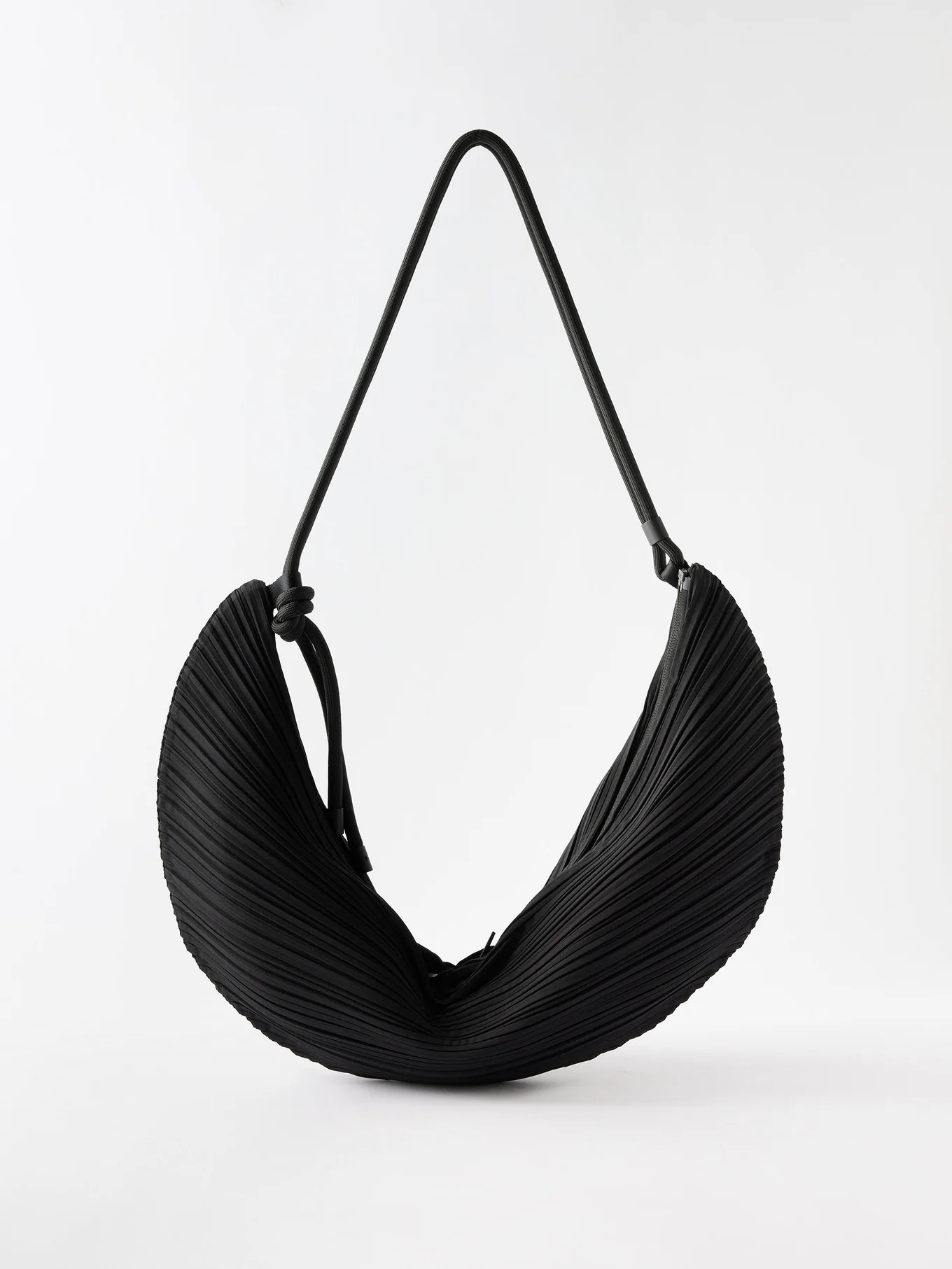 Leaf bias technical-pleated crescent bag | Matches (EU)