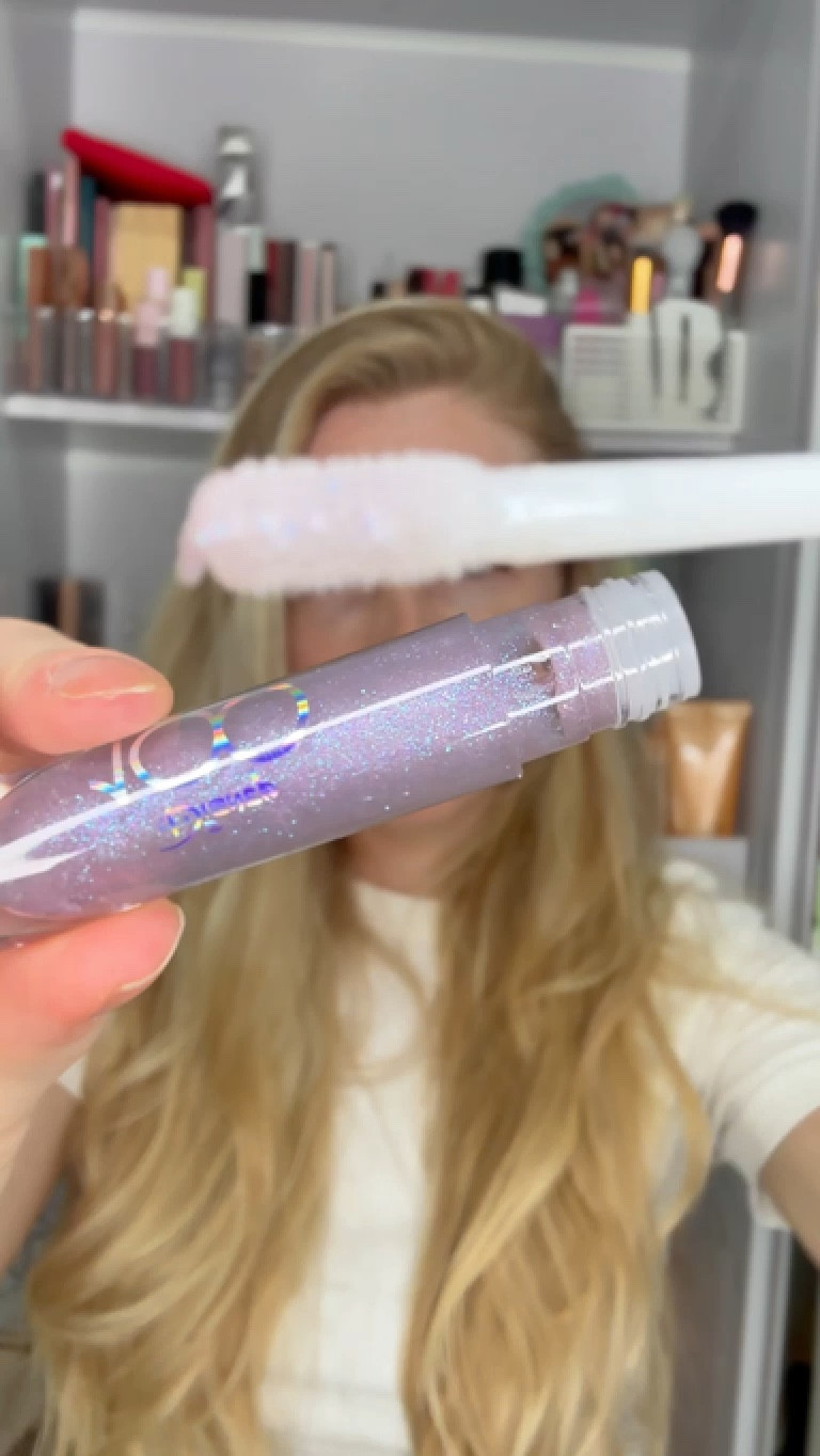 Testando o Gloss Fantasyland da @linhabrunatavares 💜


#LTKbeauty #LTKVideo #LTKbrasil