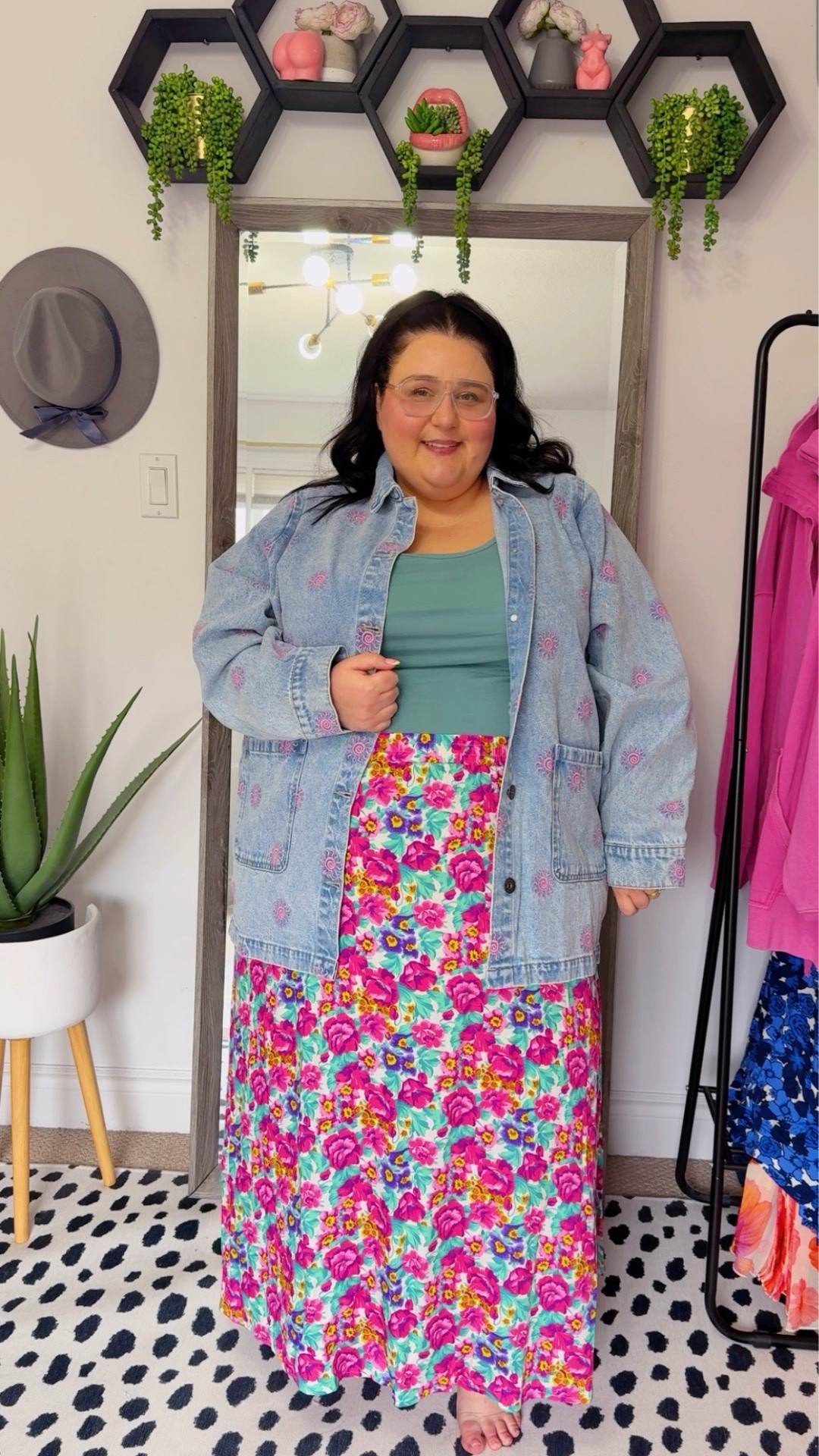 Dopamine dressing as a plus size 26. Loving this spring look from Ulla Popken. Use code CCULLA for 35% off.