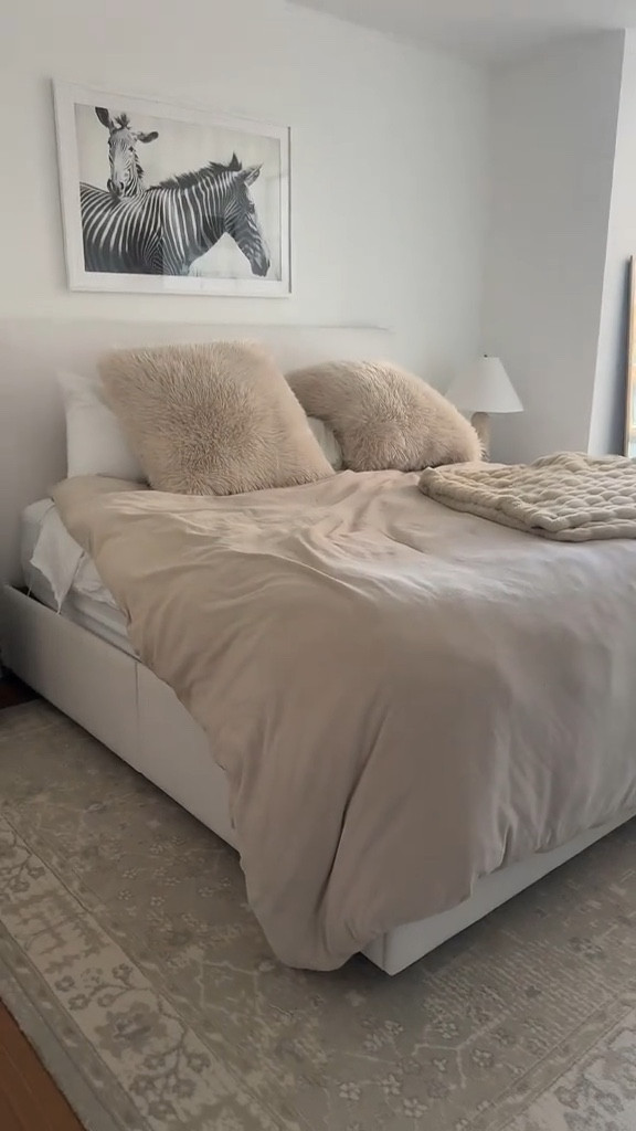 He “made the bed”

#LTKHome