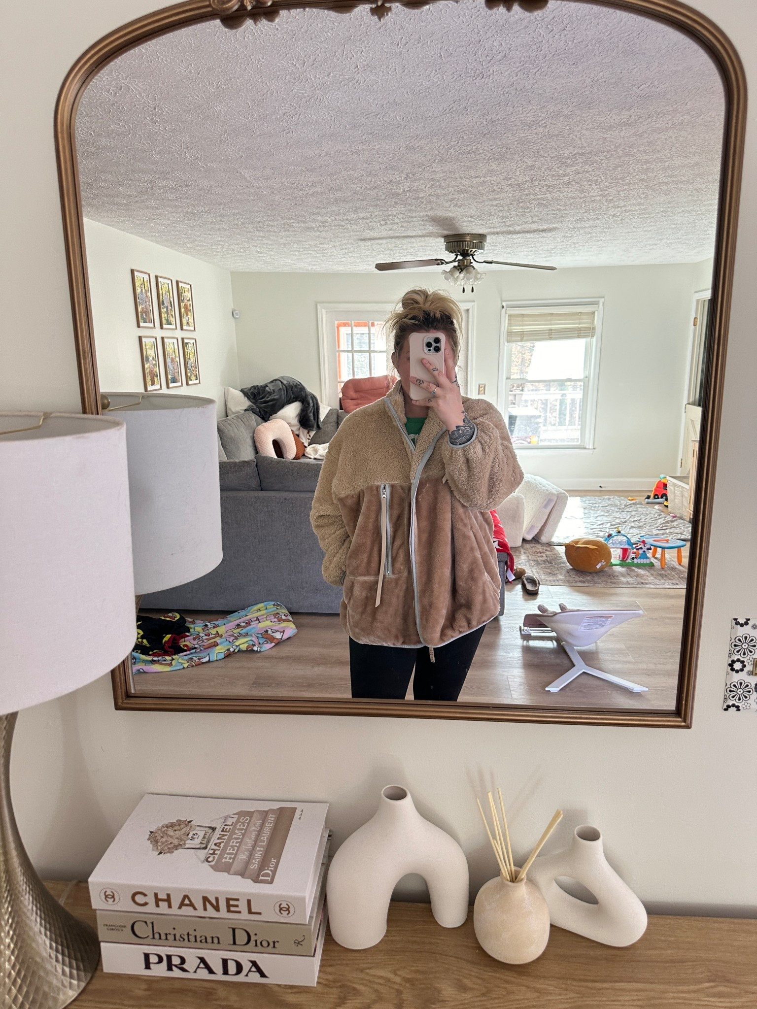 todays windy look + home decor on our entry way table 🤎🍂🌾✨

#LTKActive #LTKSeasonal #LTKHome