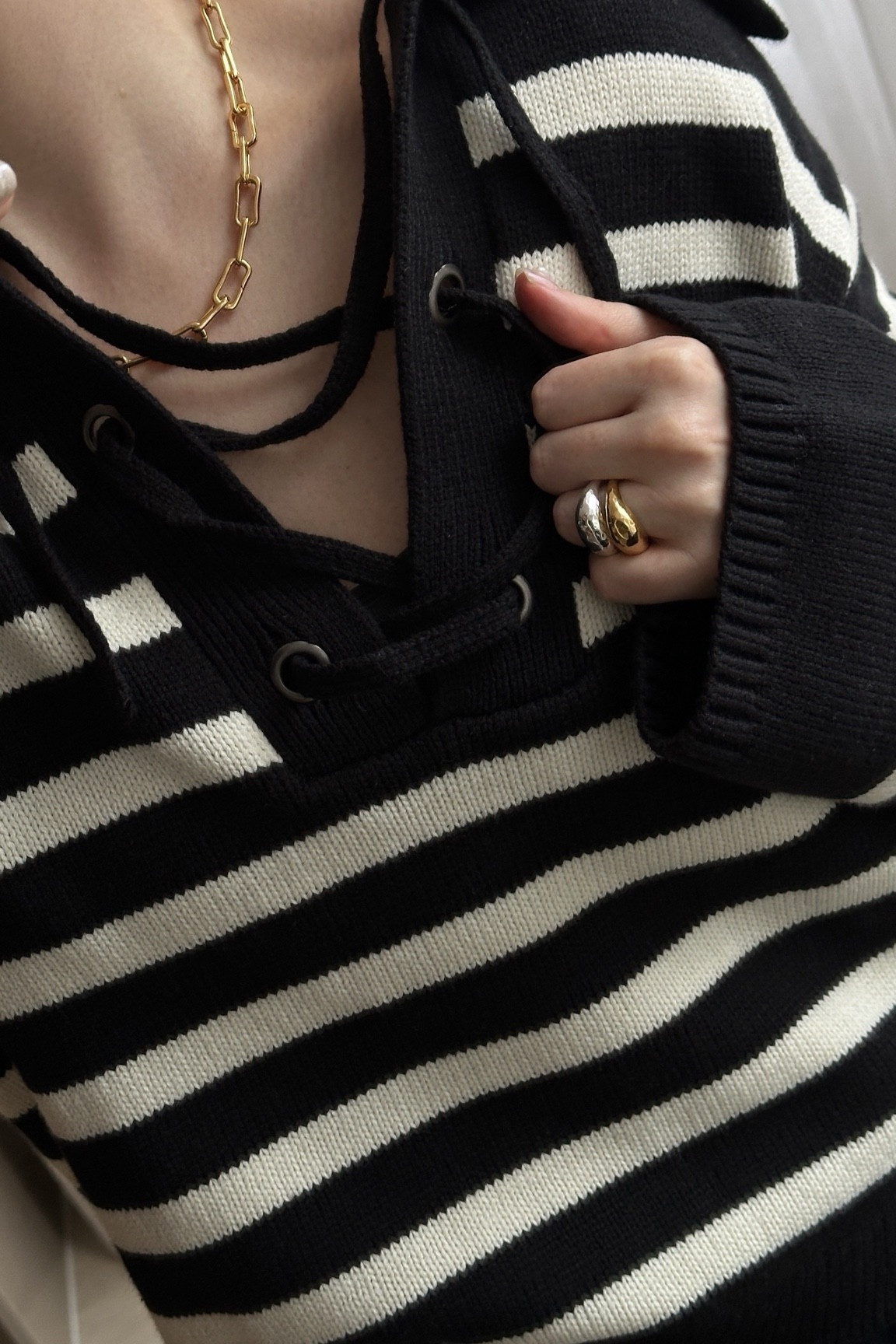 DETAILS | The Monica Vinader Alta Capture necklace is divine 🌟
H&M Breton lace up jumper | Striped knit | Collar jumper | Blue wide legged jogging bottoms | Bow shoes | Gold link necklace 

#LTKworkwear #LTKover40 #LTKU