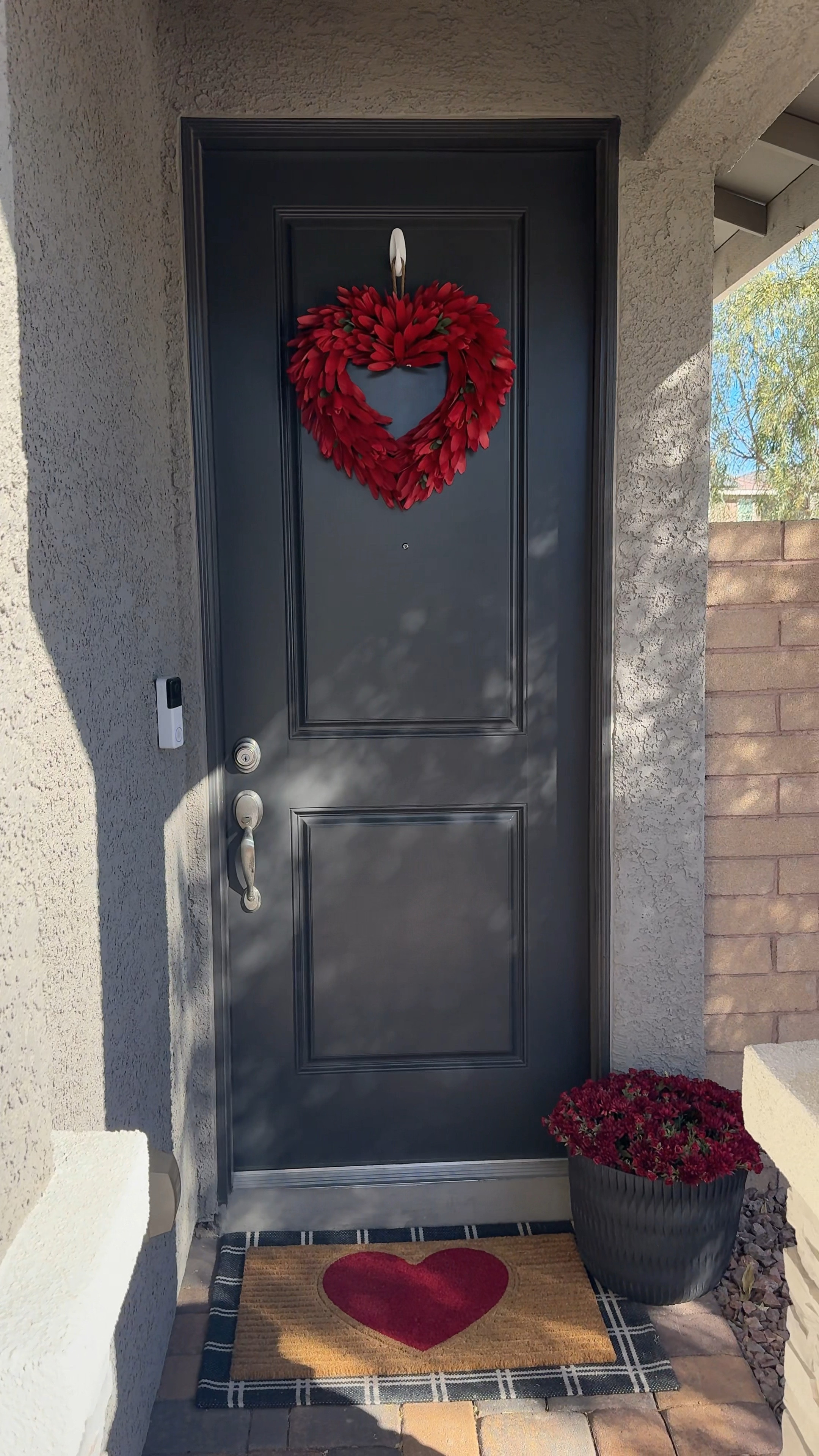 Valentines Day Front door 💕✨🚪#valentinesday #valentinesdaydecor

#LTKHome #LTKSeasonal #LTKFamily