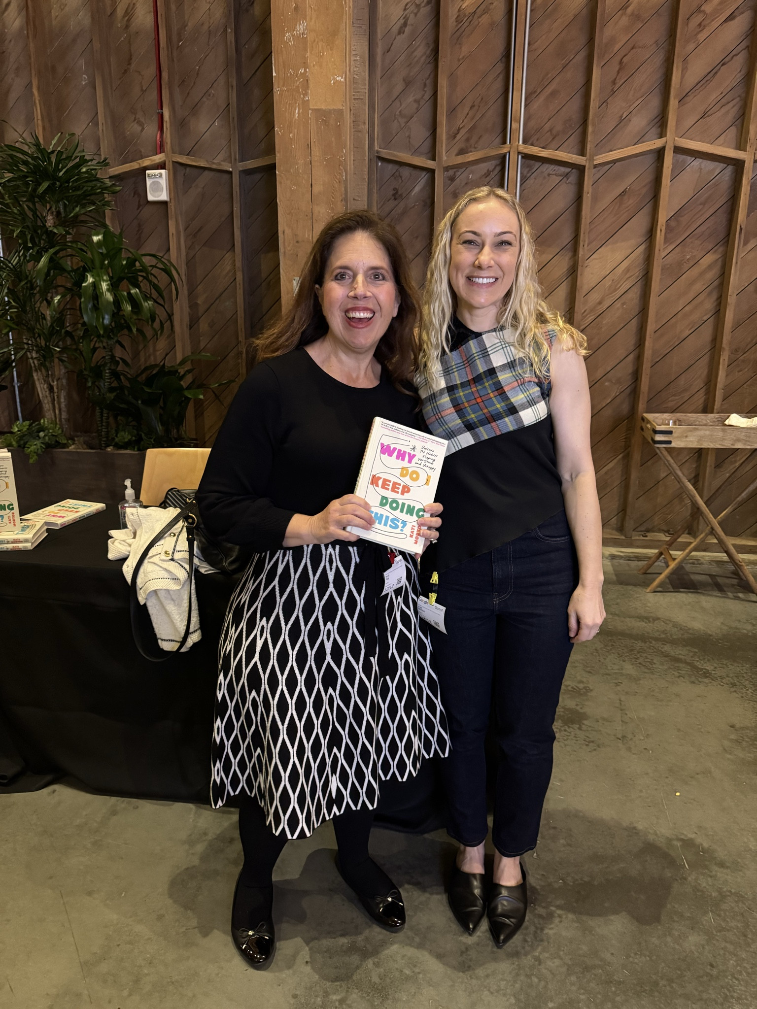 “Why do I keep doing this?” by Kati Morton is gonna be a great read in 2026! 

Who wants to read it together? 
Comment WHY to get added to the list📕 #bookclub #selfhelpgroup

#LTKFindsUnder50 #LTKActive #LTKOver40