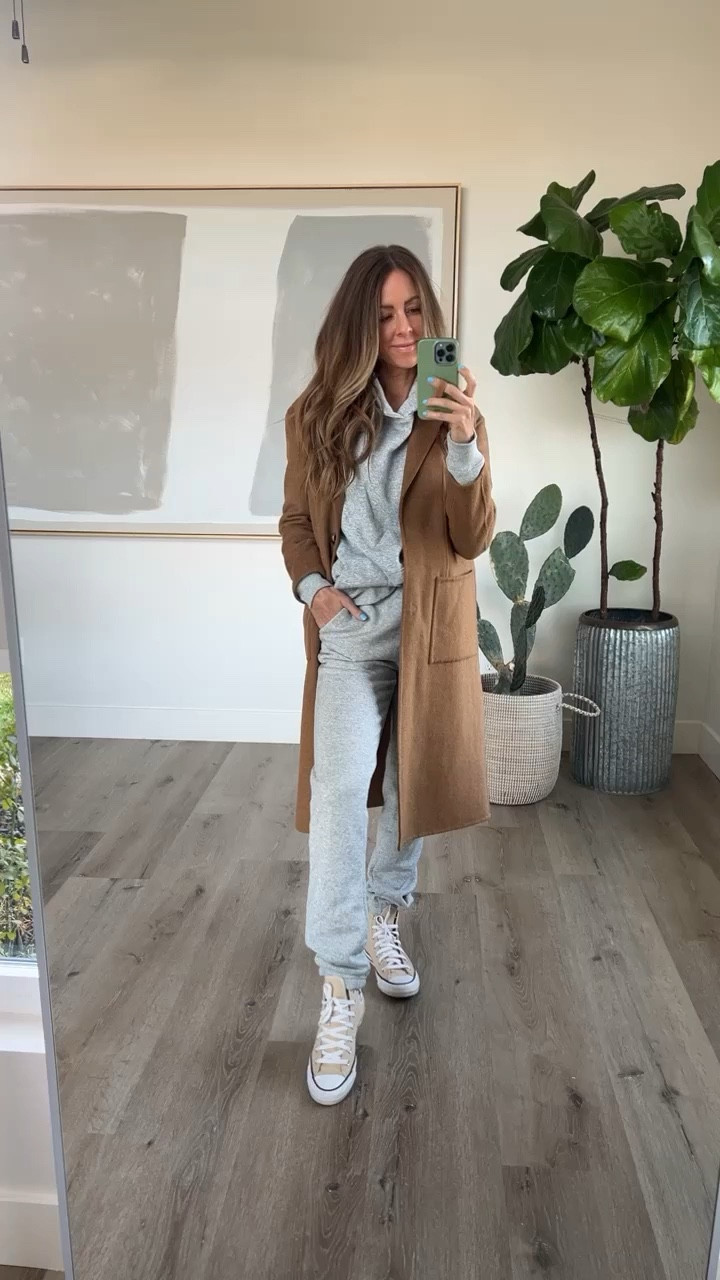 Everyone needs a great sweat set in their life! This one is so comfy and there’s so many ways to style it!