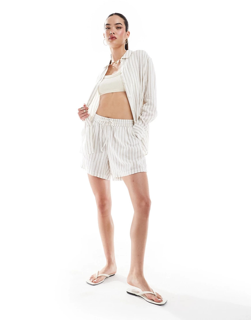 Vero Moda linen blend loose a line shorts in white and brown stripe (part of a set) | ASOS (Global)