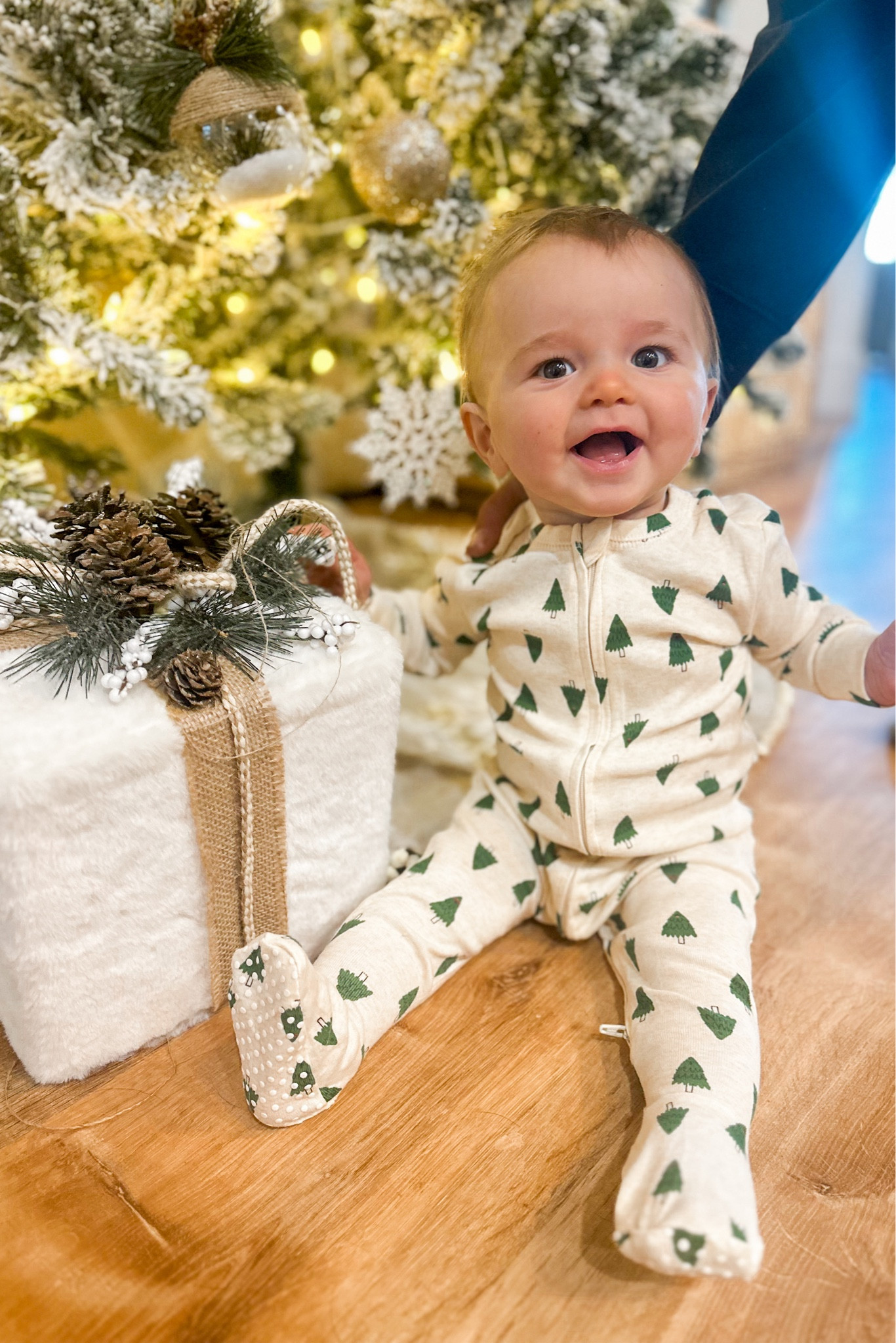 gap matching holiday pajamas