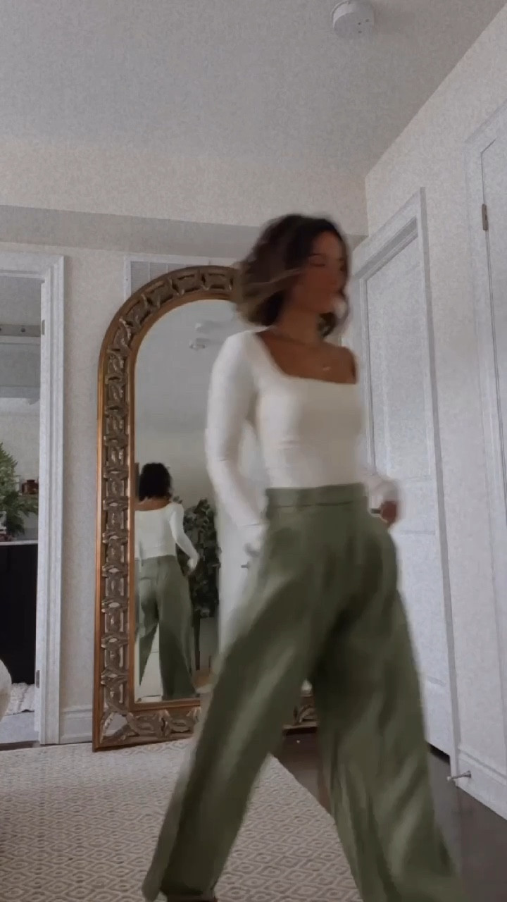 A roundup of my favourite @freepeople pants. Next up, we’ll share my go to denim. 

I was doing a little inventory of my closet the other day and noticed I have a variety of pants, with a mix of basic tops. I find this creates an ease in getting dressed. You get an effortless base and then have fun with the jewelry and shoes 😊️

Links are up on my @shop.ltk

.
.


#LTKstyletip #LTKSeasonal