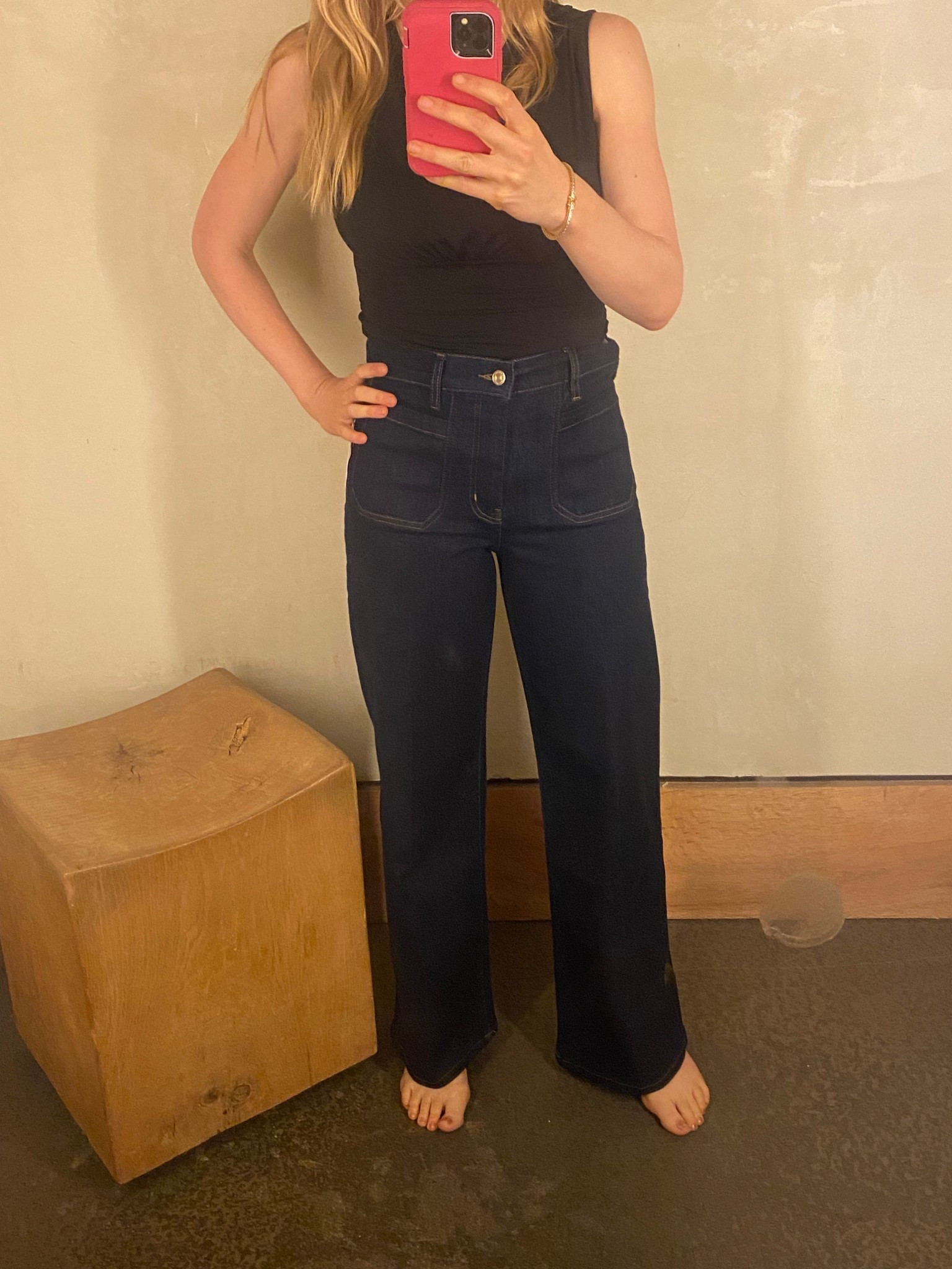 Love these high waisted dark jeans. Stretchy too! Wearing size 28

Frame jeans, fall jeans, stretchy jeans 

#LTKU #LTKSeasonal