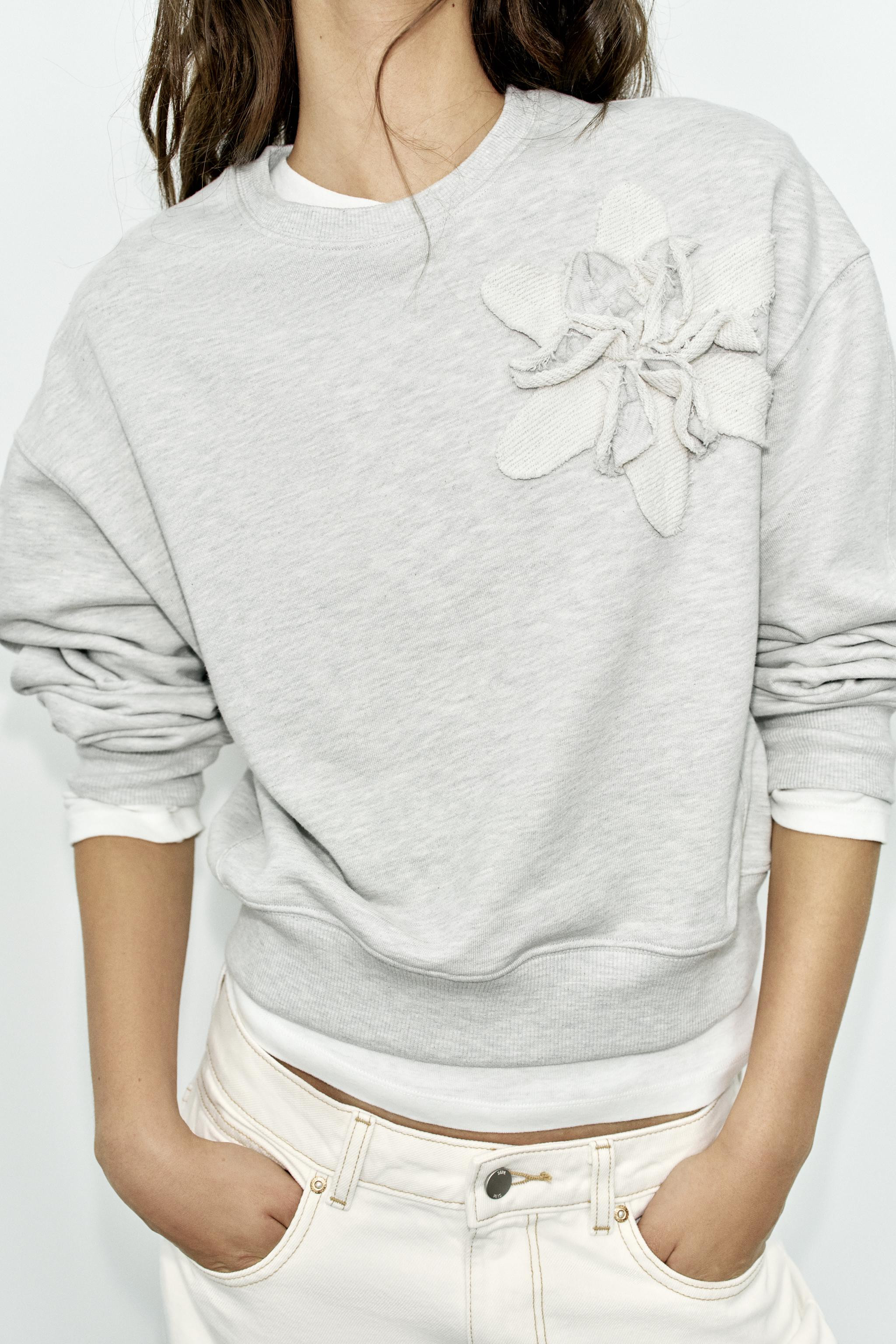 FLORAL APPLIQUE SWEATSHIRT | Zara US