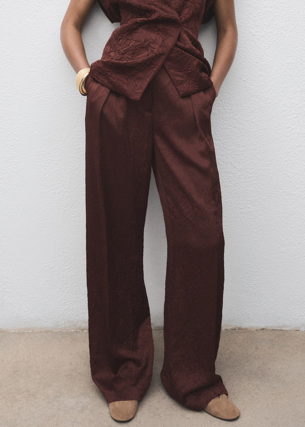 Straight-leg crinkled-effect trousers - Women | MANGO United Kingdom | MANGO (UK)