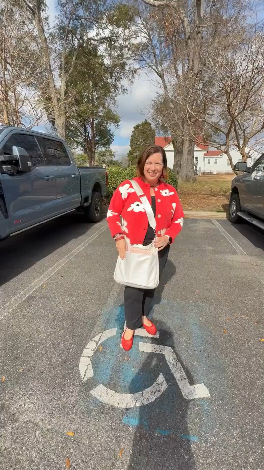 Love my new WanderFull Oyster HydroHobo Bag! ✨ You can dress it up or down. I dressed it up for church and dressed it down to run errands! My bible fit perfectly in the outside pocket. 
You can also carry your water bottle everywhere you go with the interior waterproof water bottle pocket! 💦 Even better, this style is on sale at 60% off!

I love all of the different fun color purse straps!
@wanderfullbrand #ad 

 

#LTKSaleAlert #LTKOver40 #LTKItBag