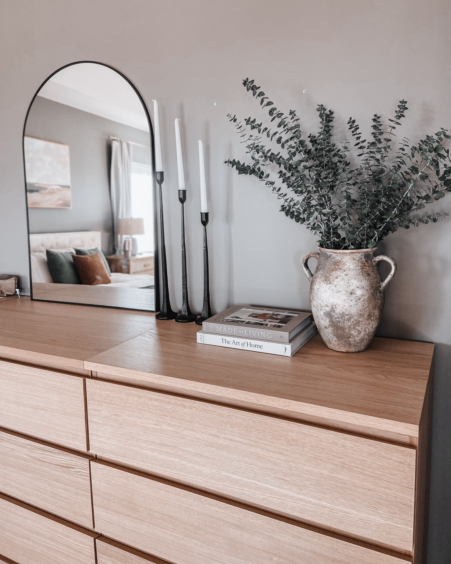 Affordable Bedroom Decor
Transitional Style
Transitional Decor
Amazon Home Finds

Ikea Malm Dressers
Hobby Lobby Vase & Dried Eucalyptus
Hobby Lobby Candle Holders