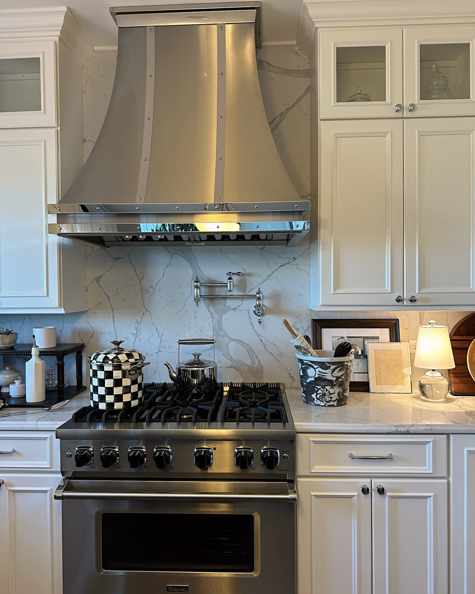 Random kitchen links 🔗 🍴👇🏼


Mackenzie Childs stock pot, kitchen decor, mini lamp, Alice lane home, olive oil dispenser, kitchen accessories, kitchen styling, salt cellar 

#LTKFindsUnder100 #LTKStyleTip #LTKHome