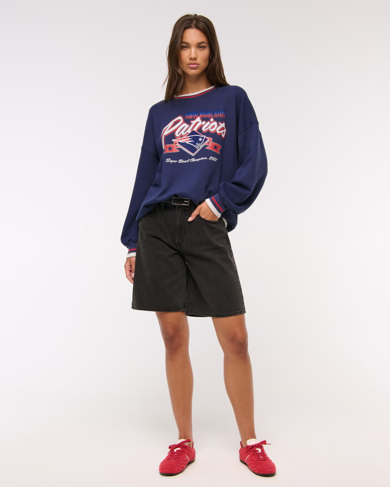 Women's New England Patriots Vintage Sunday Crew | Women's NFL Fall Outfits | Abercrombie.com | Abercrombie & Fitch (US)