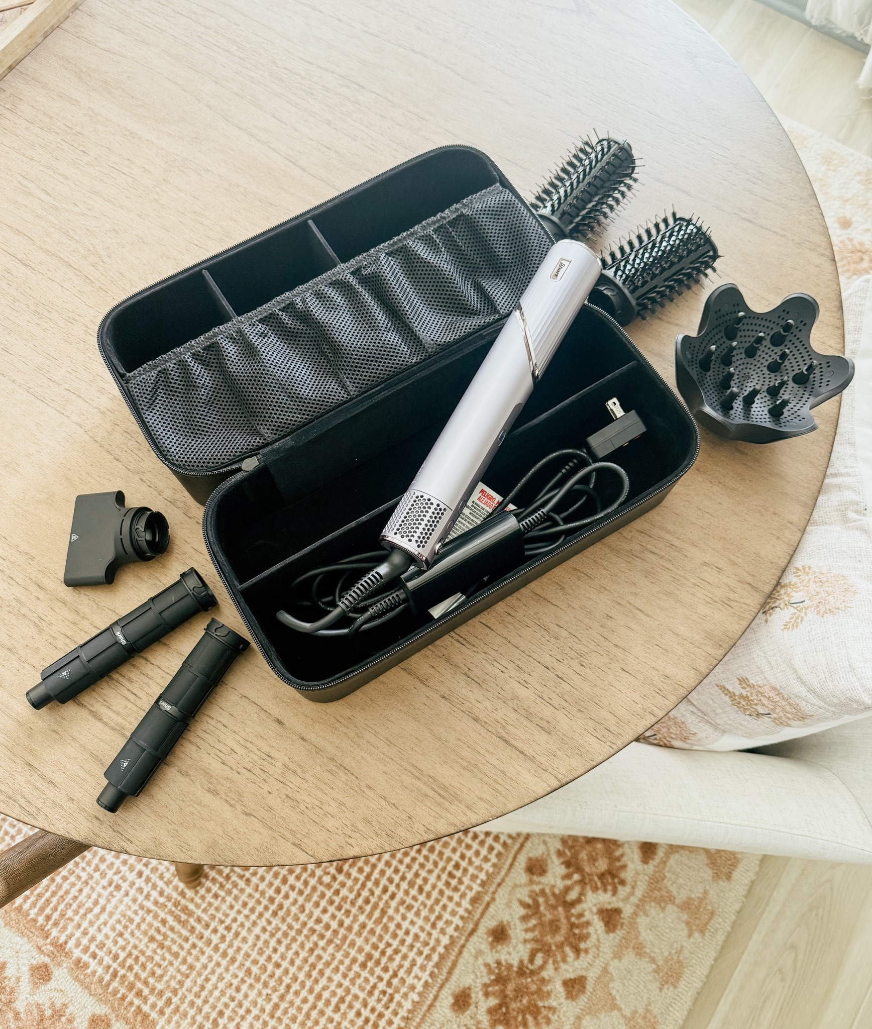 If you want the look of a blowout from home this is it!! @qvc has a great deal today only!! This is a great Christmas gift for the girls in your life or to wrap under the tree for yourself 😉

@qvc #ad #LoveQVC 