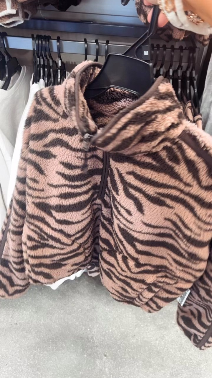 Cozy fleece pullovers are on sale 40% off plus and extra 20% off with code BONUS. Fall style, fall fashion, sherpa pullovers, athleisure style, old navy

#LTKSaleAlert #LTKActive #LTKSeasonal