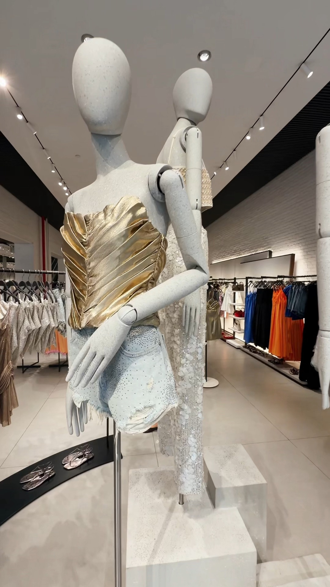 The new Zara collection is SO cute and shiny I can’t handle it 😍 every piece is giving euro summer and I already know these are going to sell out fast 👀 save this for your next @Zara run. #zara #zaranewin #zarastyle #newcollection #summerfashion

#LTKootd #LTKgrwm #LTKdayinmylife